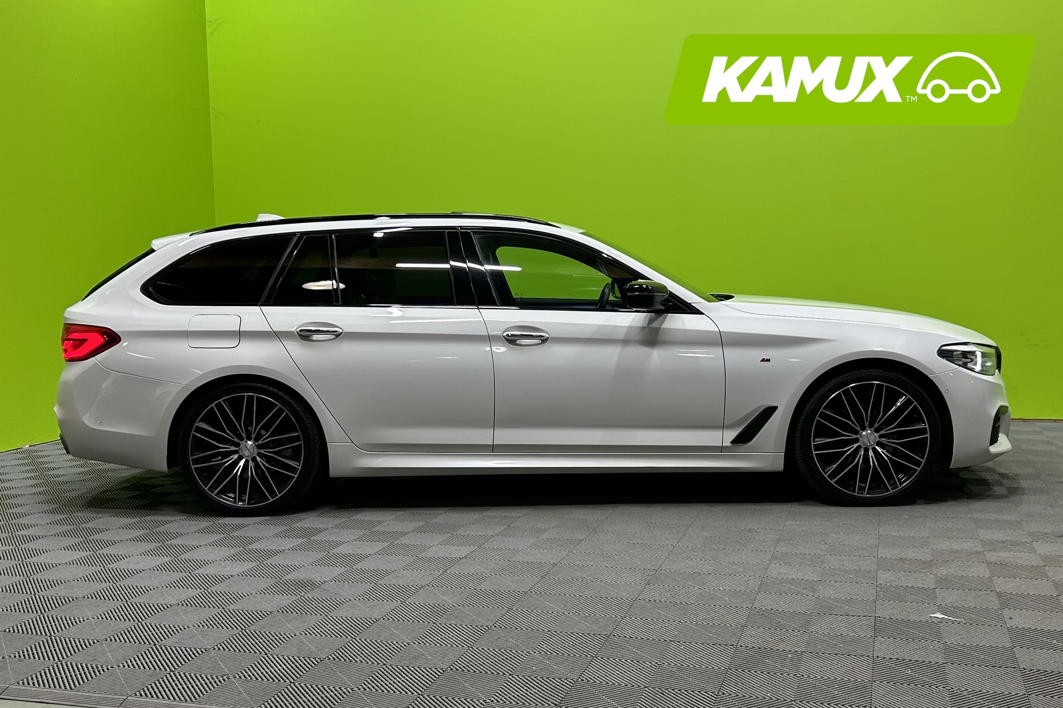 BMW 520 G31 Touring A xDrive M-Sport 2018, bild 2/26