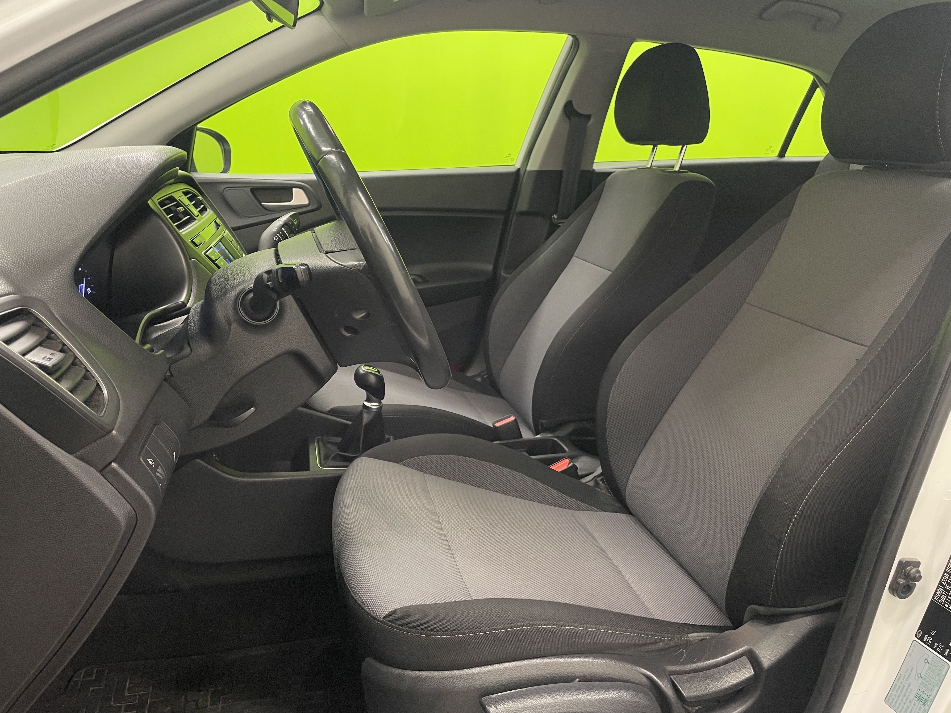 Hyundai i20 1,2 5MT ISG Classic 2017, bild 6/17