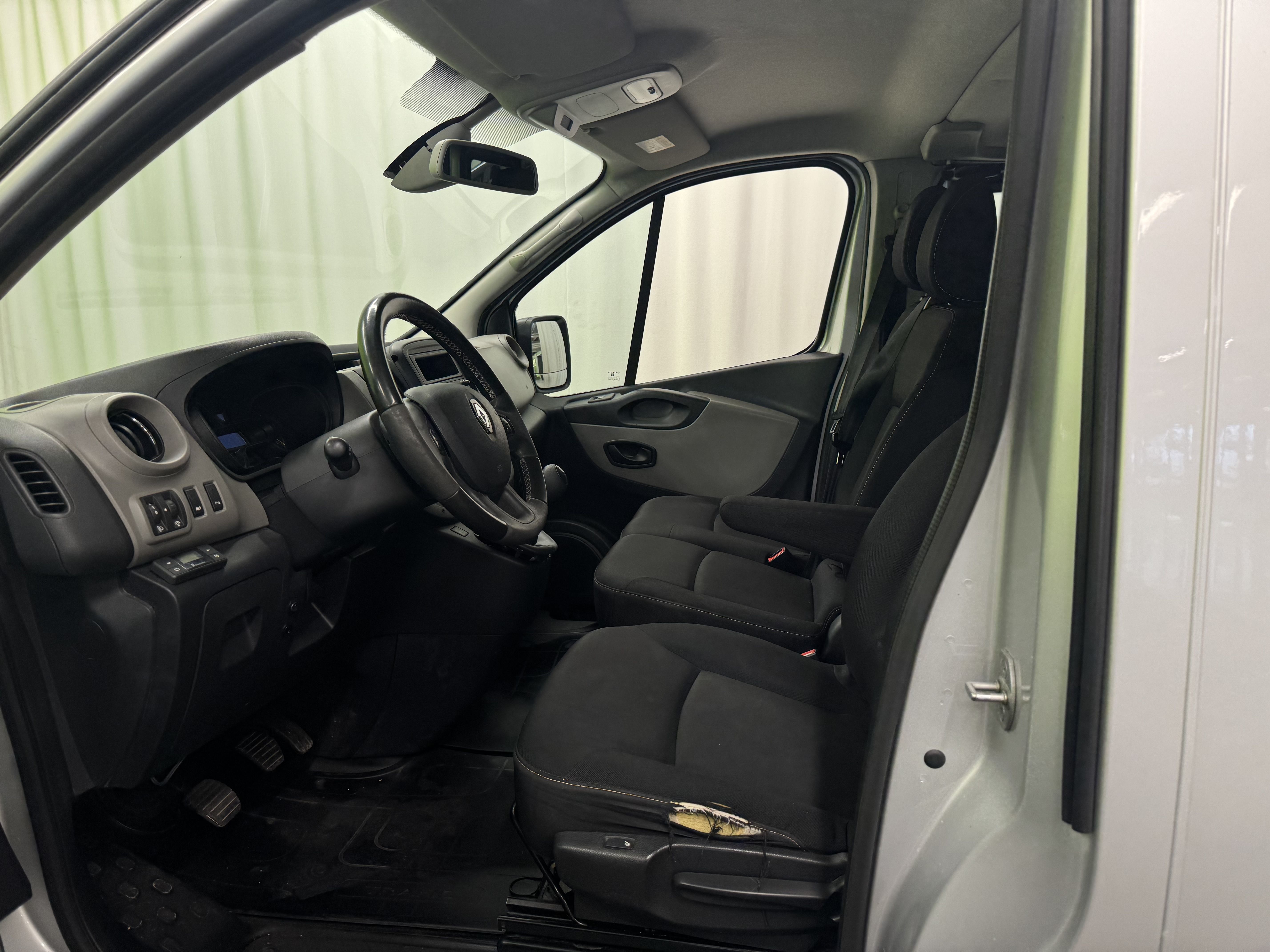 Renault Trafic Passenger 2015, bild 6/23