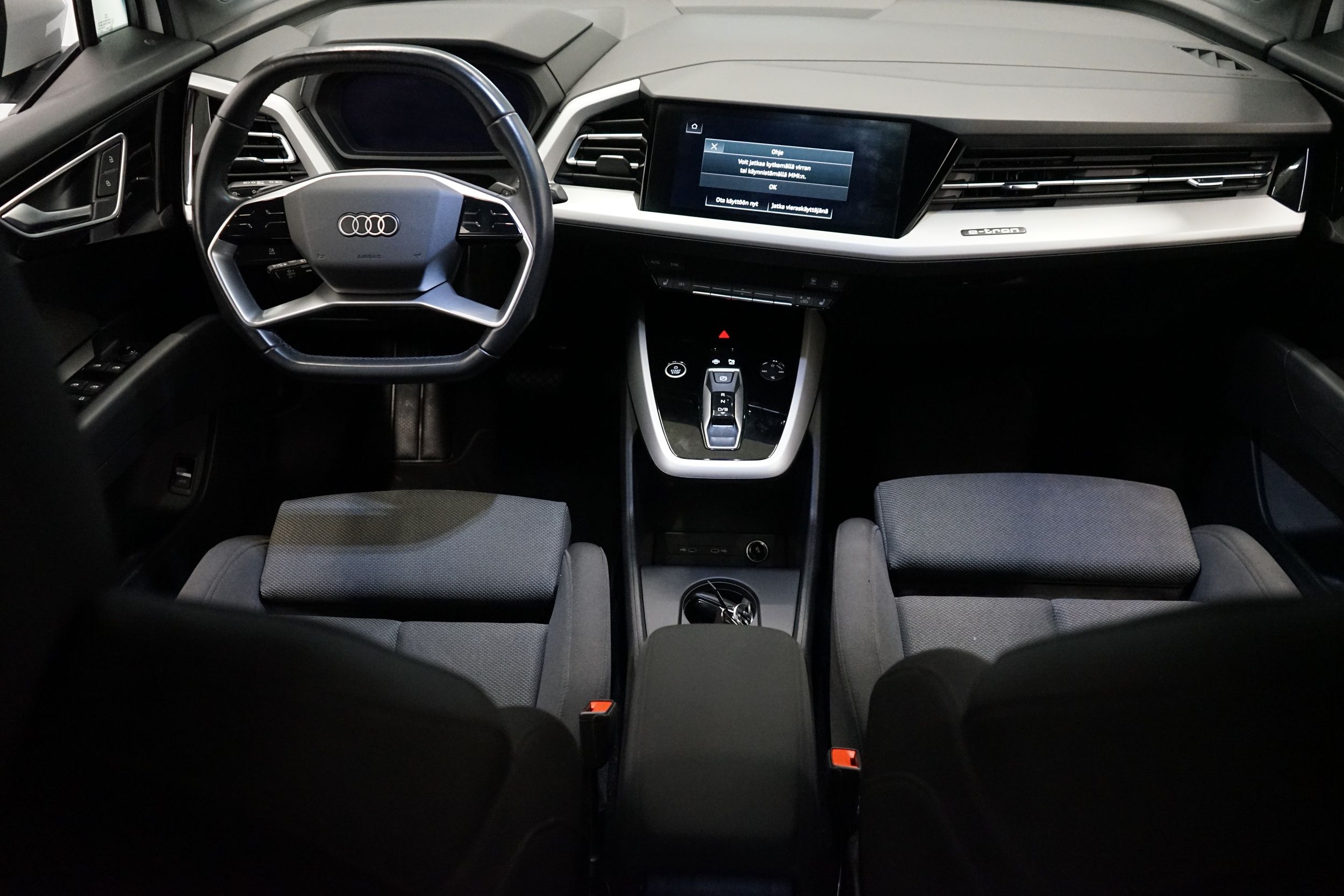 Audi Q4 e-tron 45 e-tron quattro 2023, bild 5/30