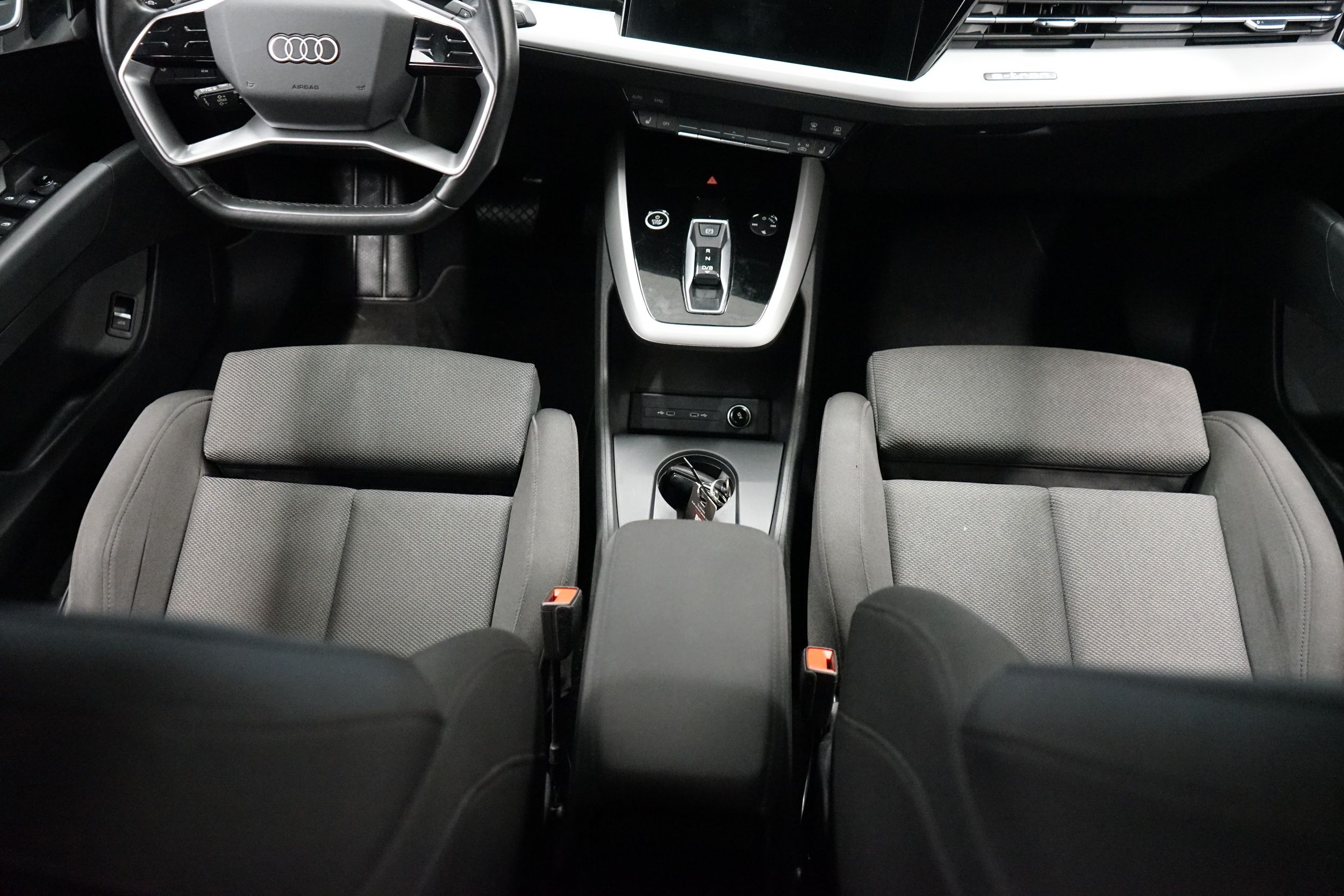 Audi Q4 e-tron 45 e-tron quattro 2023, bild 7/30