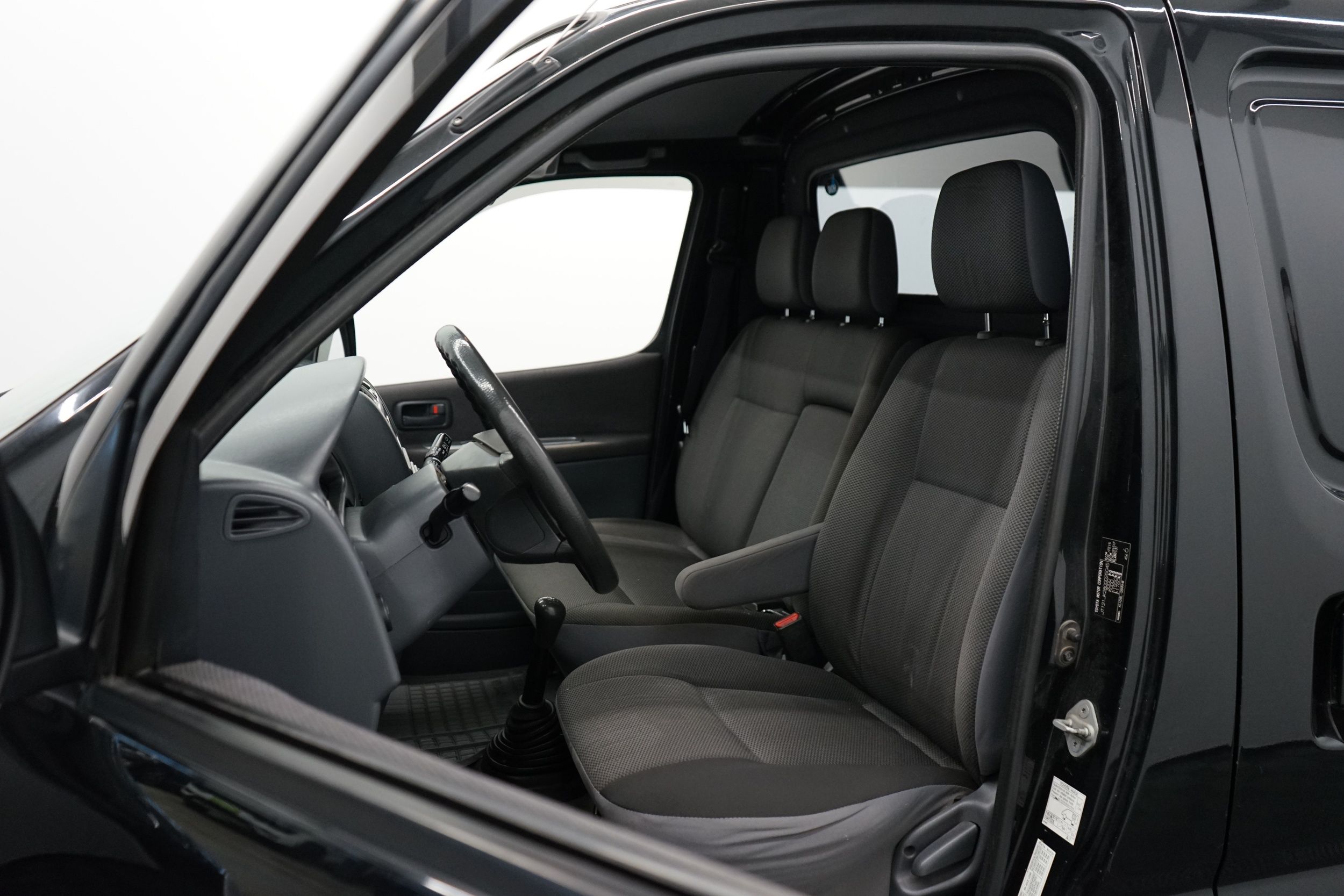 Toyota Hiace 2,5 D-4D 117 5ov 4WD pitkä 2010, bild 5/18