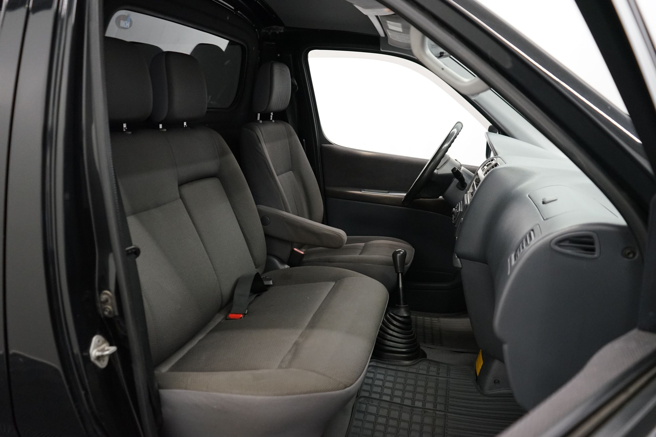 Toyota Hiace 2,5 D-4D 117 5ov 4WD pitkä 2010, bild 7/18