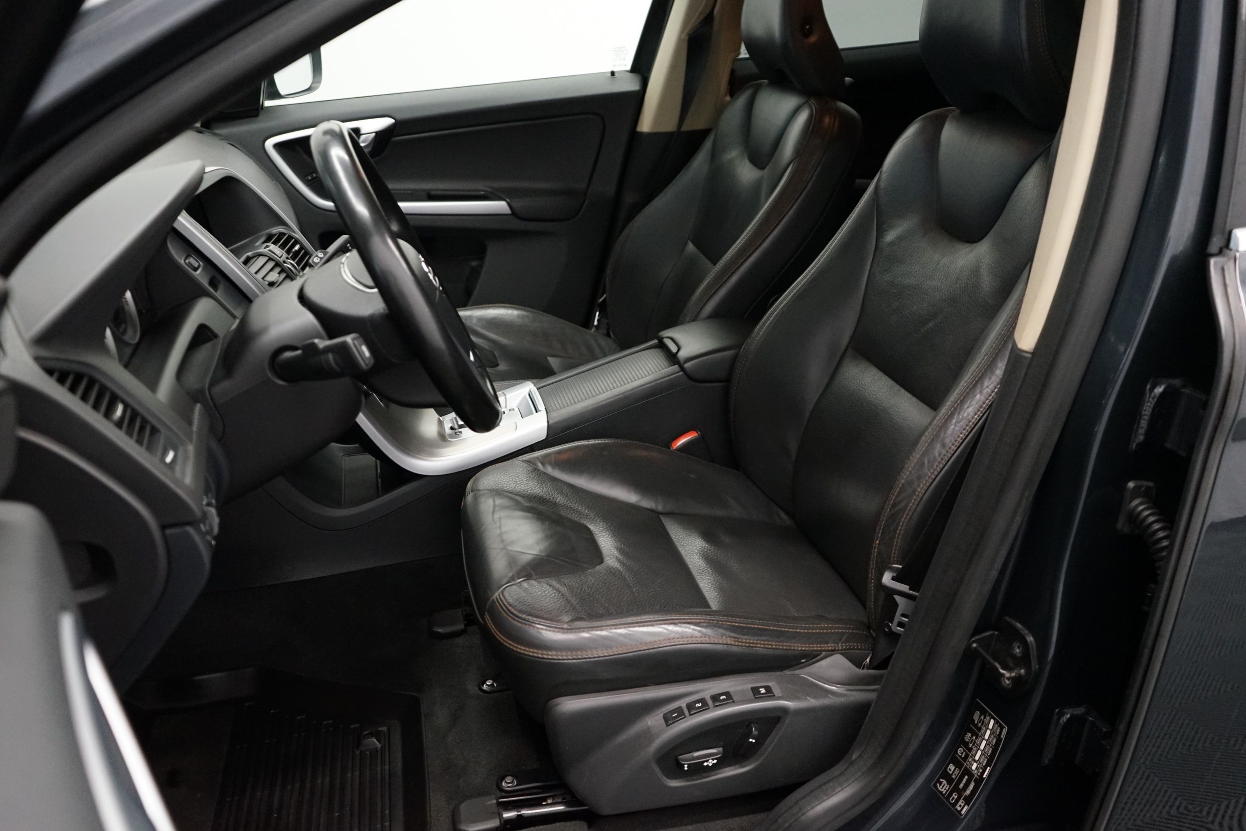 Volvo XC60 D3 AWD Summum aut 2011, bild 5/31