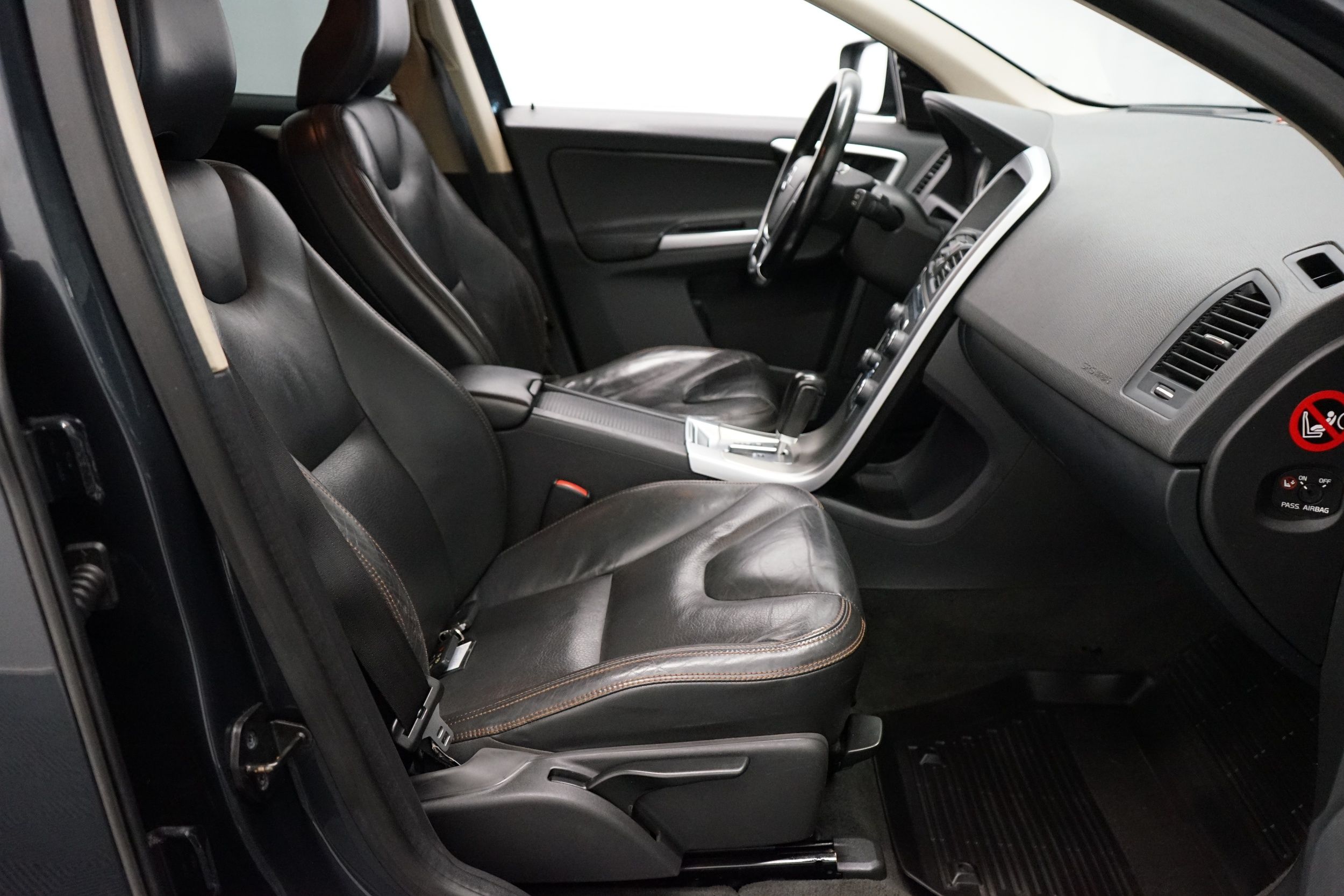 Volvo XC60 D3 AWD Summum aut 2011, bild 6/31