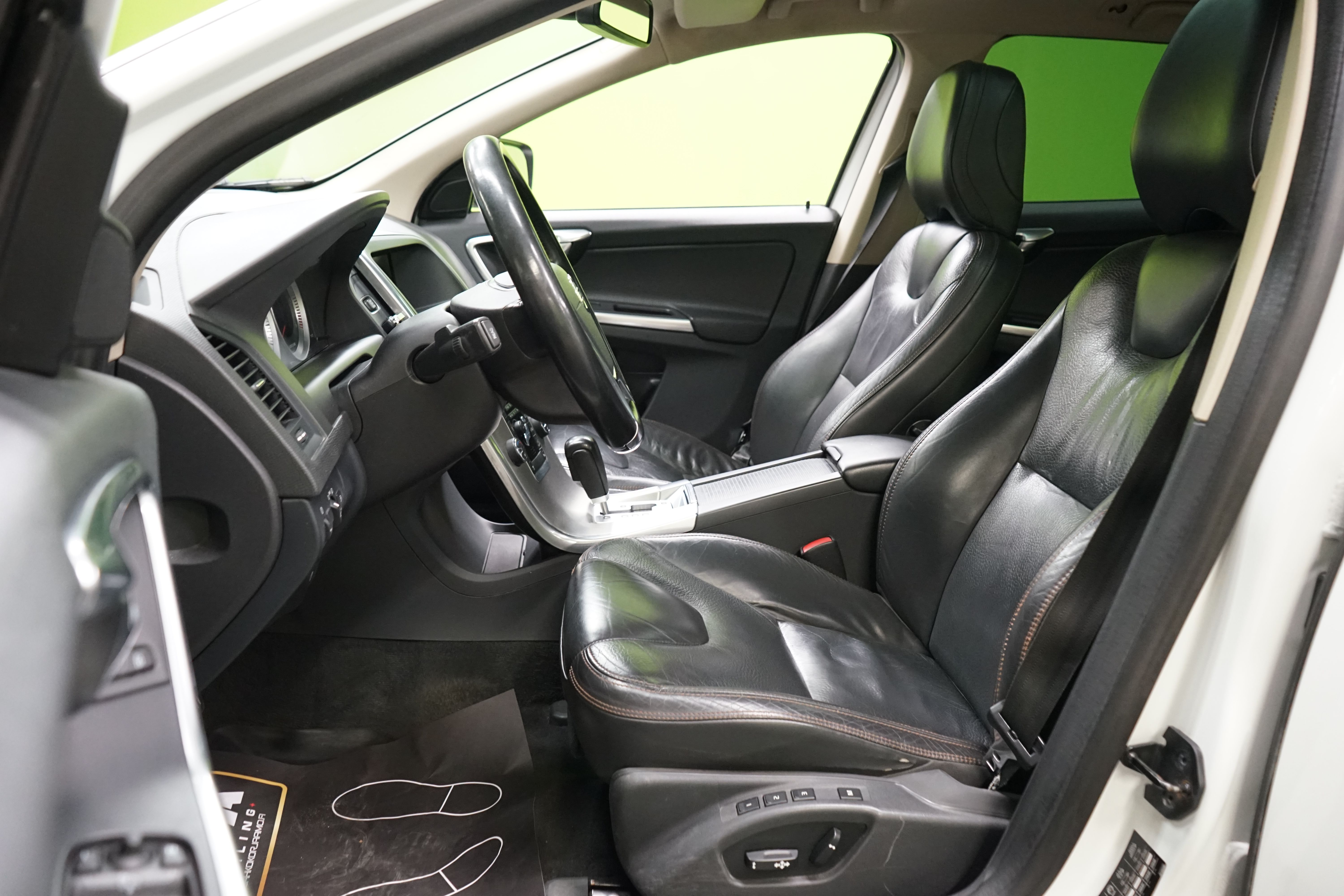 Volvo XC60 D3 AWD Summum aut 2012, bild 6/19