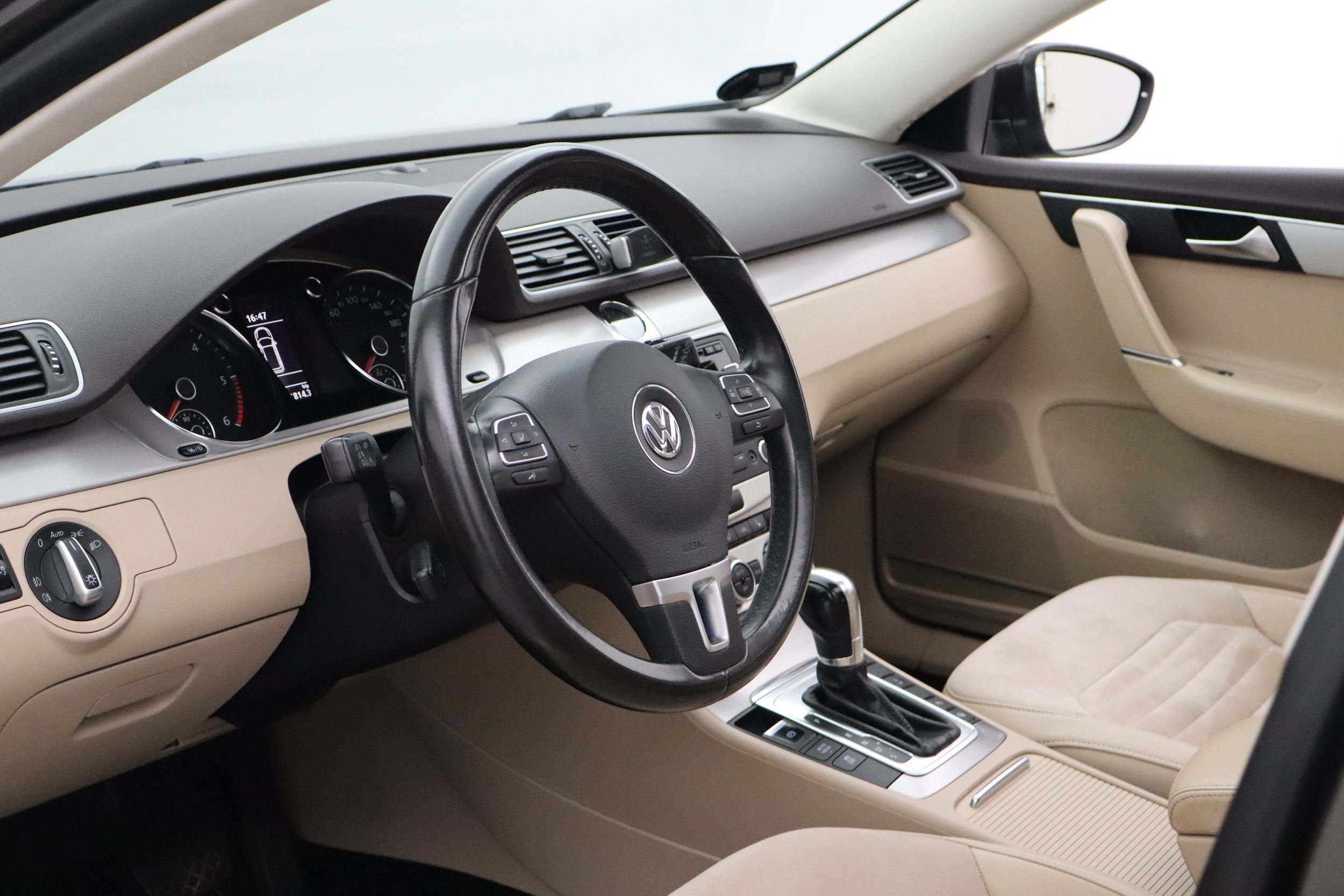 Volkswagen Passat 2012, bild 7/26