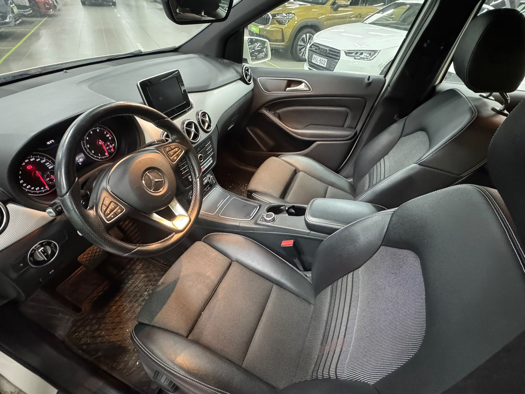 Mercedes-Benz B 200 A Premium Business 2017, kuva 3/7