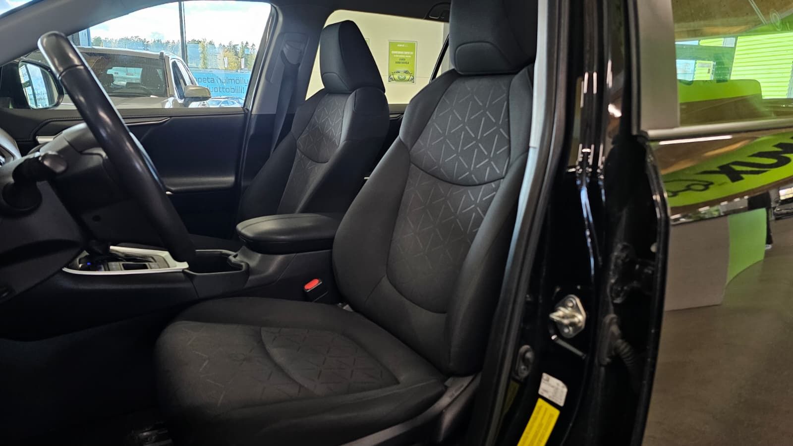 Toyota RAV4 2.5 VVT-i Hybrid 2022, bild 6/13