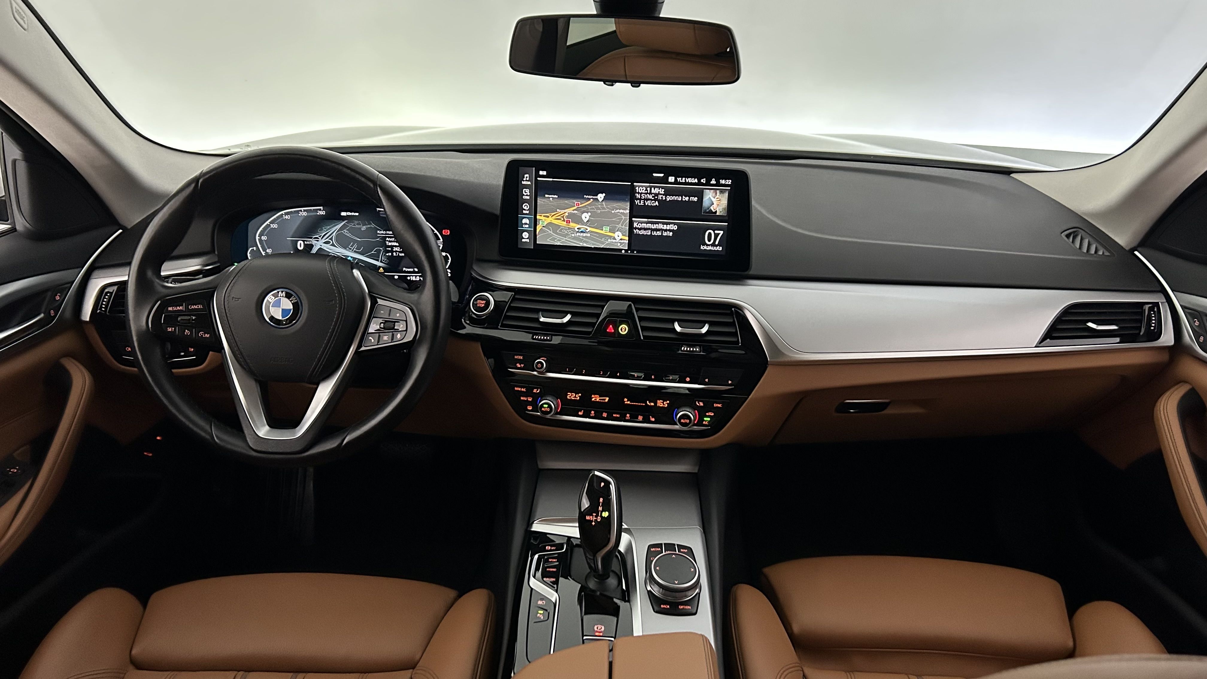 BMW 545 2021, bild 7/26