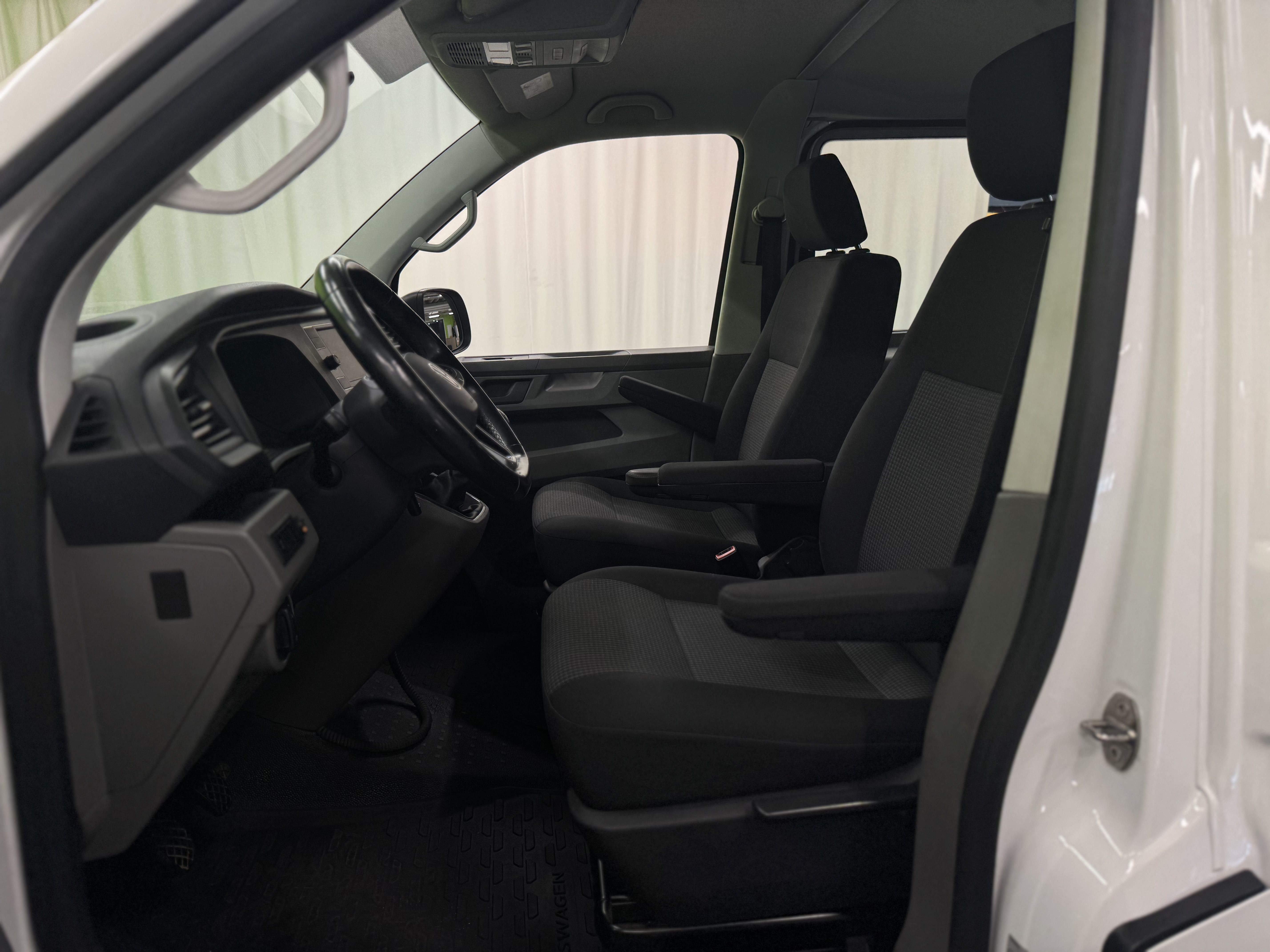 Volkswagen Transporter 2022, kuva 6/26