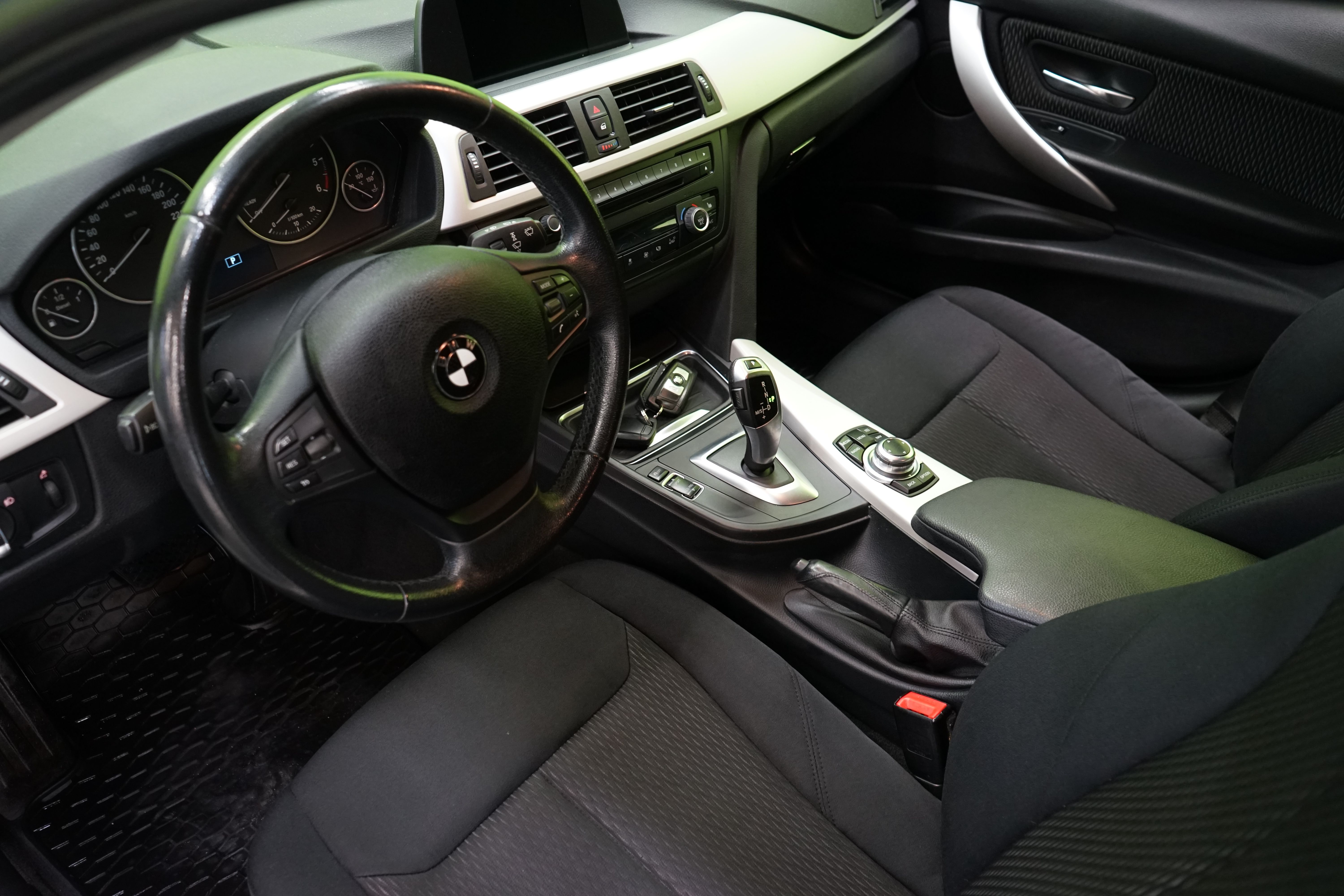 BMW 316 2013, bild 6/21