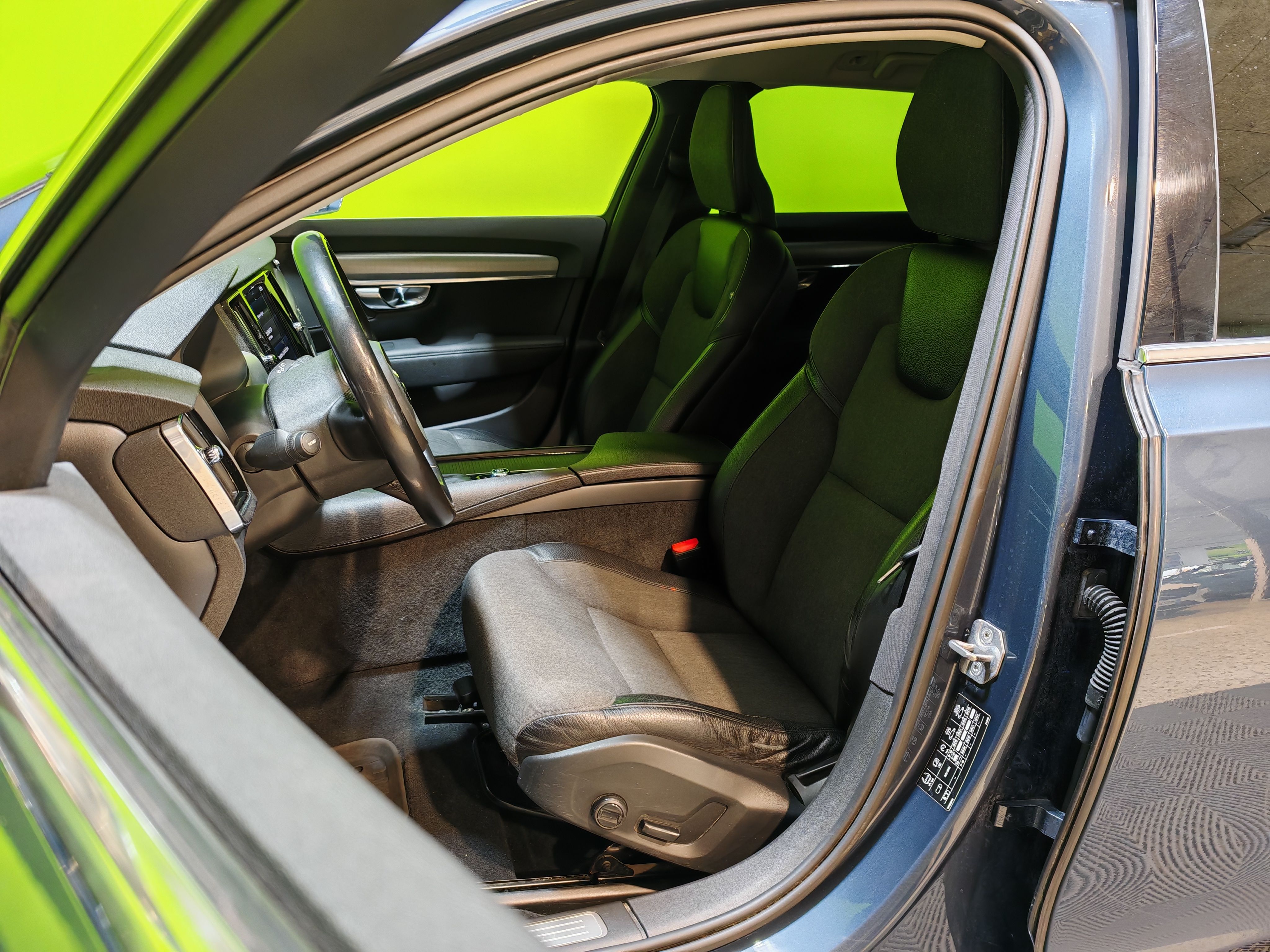 Volvo V90 D4 AWD Momentum aut 2021, photo 7/25