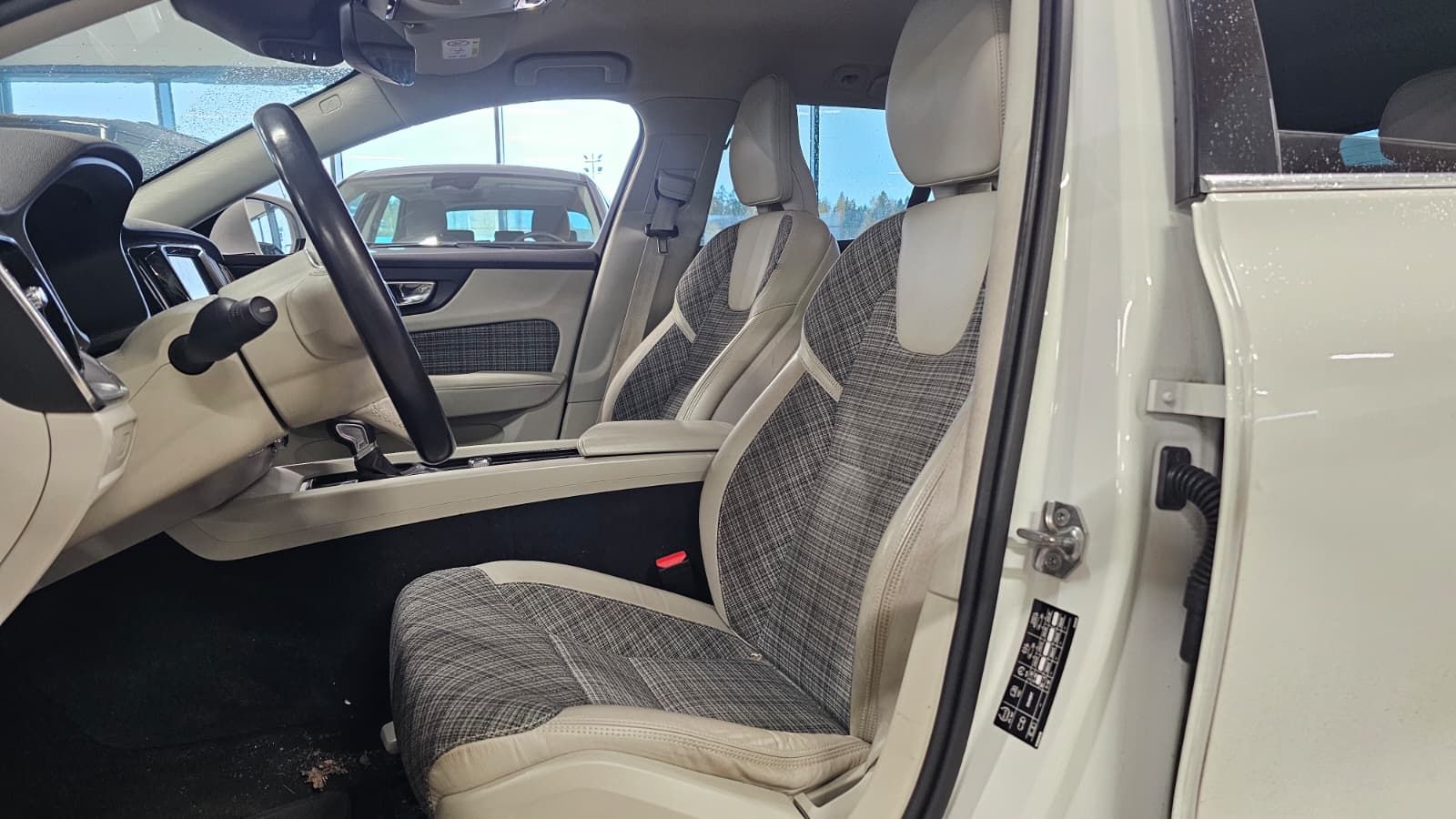 Volvo V60 D3 Business aut 2020, photo 4/14