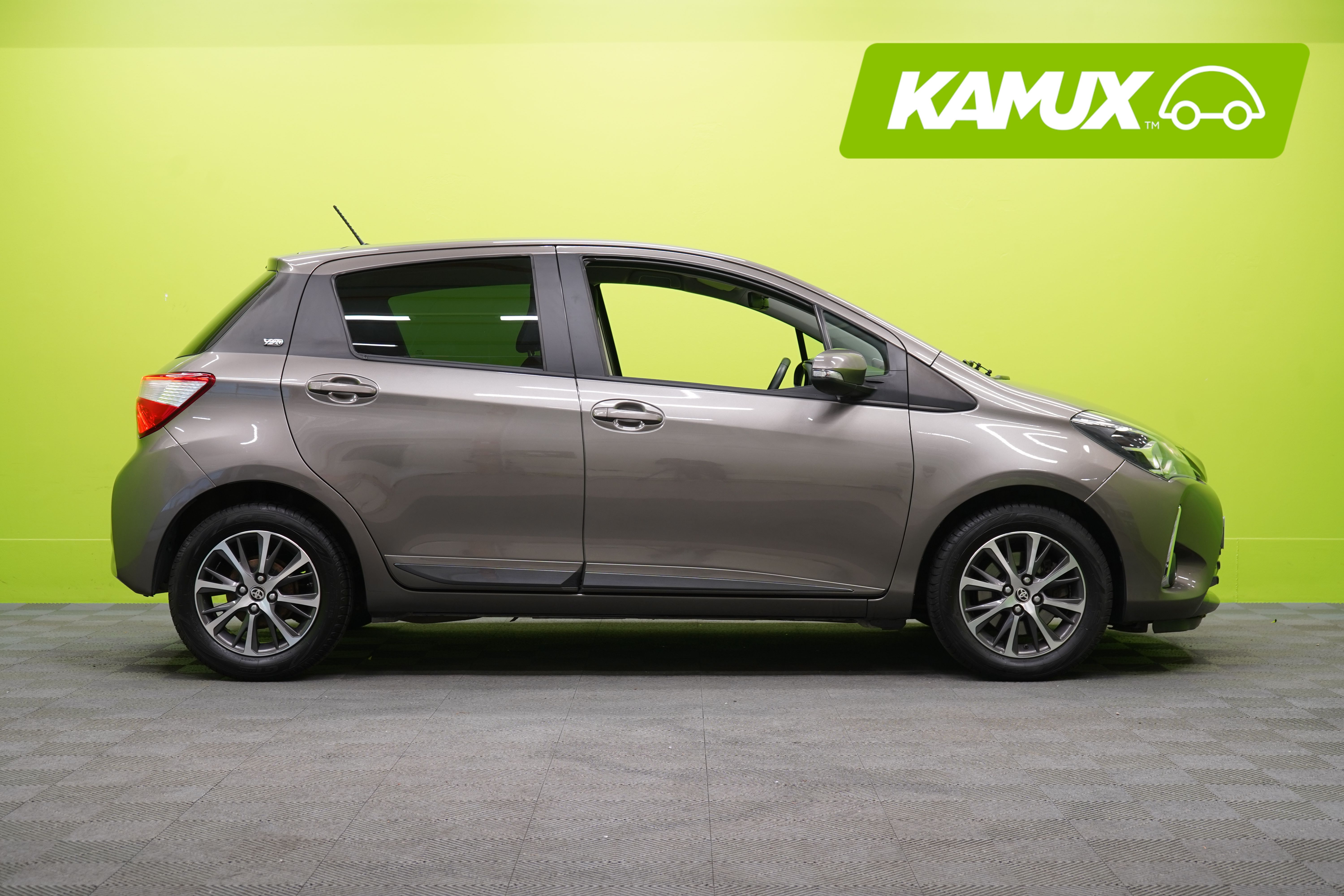 Toyota Yaris 1.5 Dual-VVT-iE 2019, bild 2/25