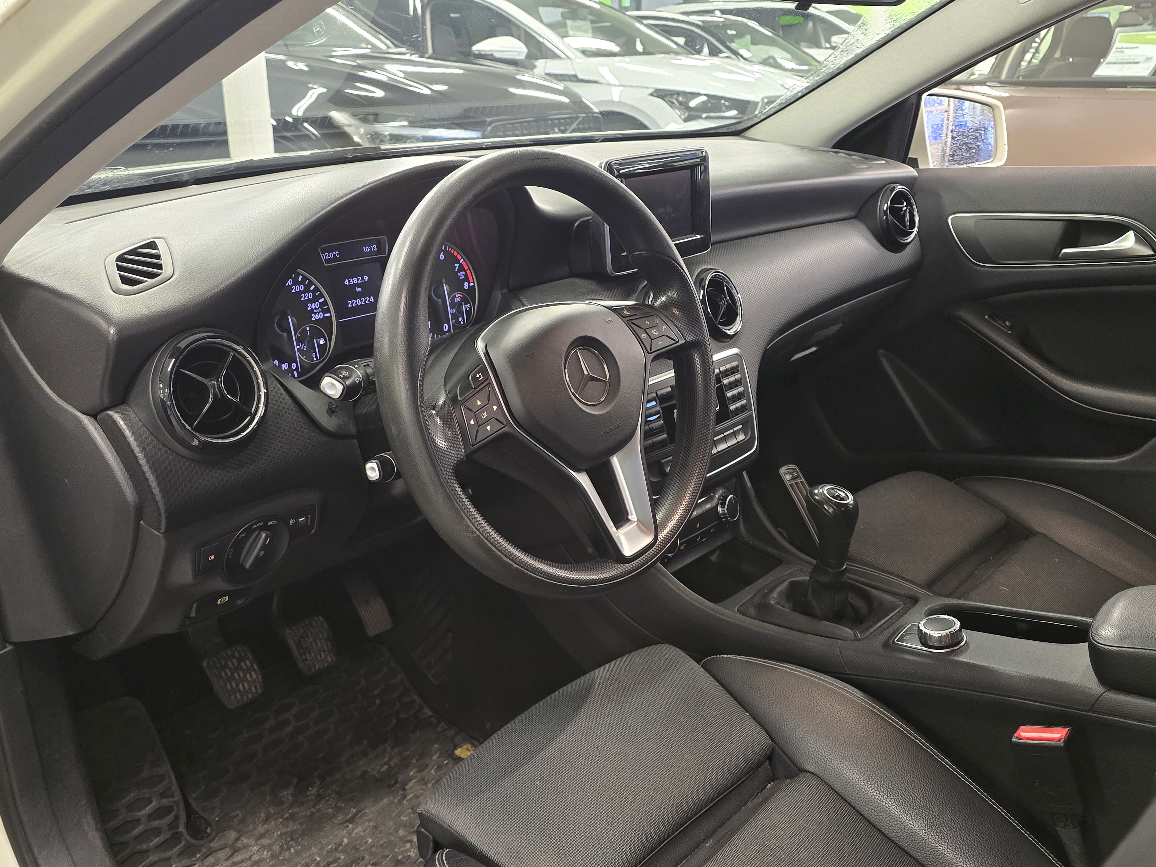 Mercedes-Benz A 180 BE-Edition 2013, kuva 4/6