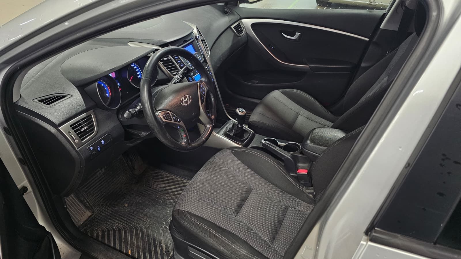 Hyundai i30 1,6 GDI 6MT ISG Comfort 2013, bild 5/11
