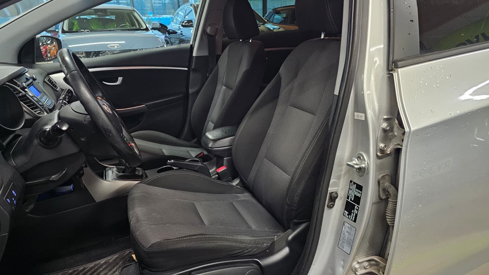 Hyundai i30 1,6 GDI 6MT ISG Comfort 2013, bild 6/11