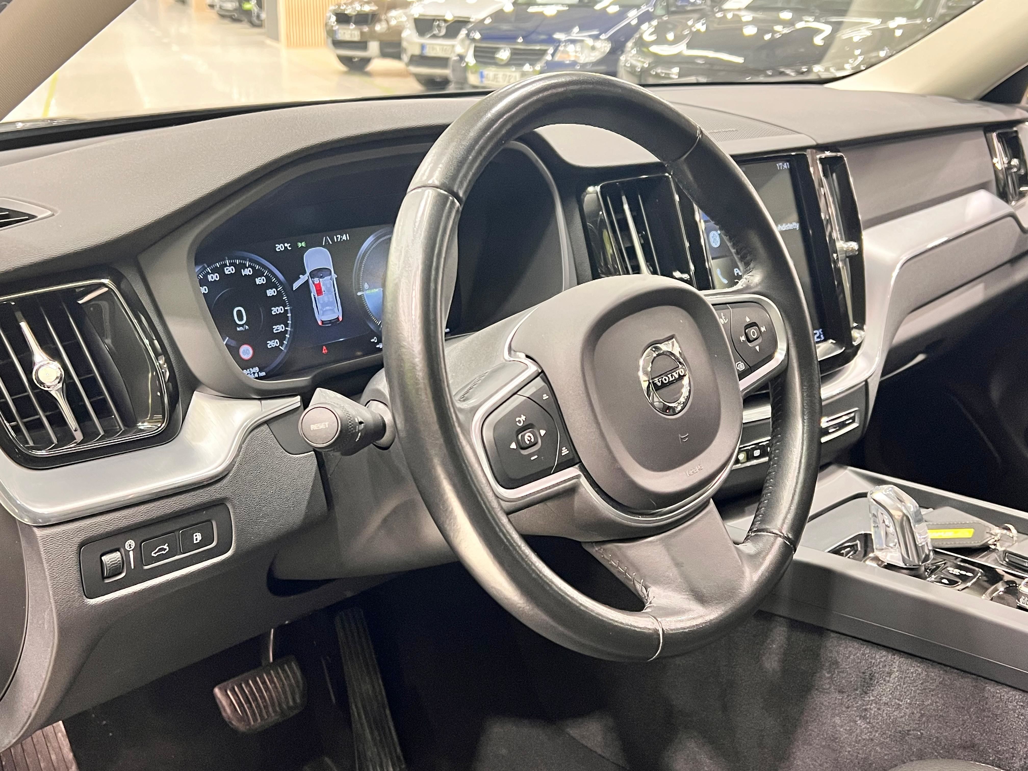 Volvo XC60 T8 AWD Momentum aut 2019, bild 4/12
