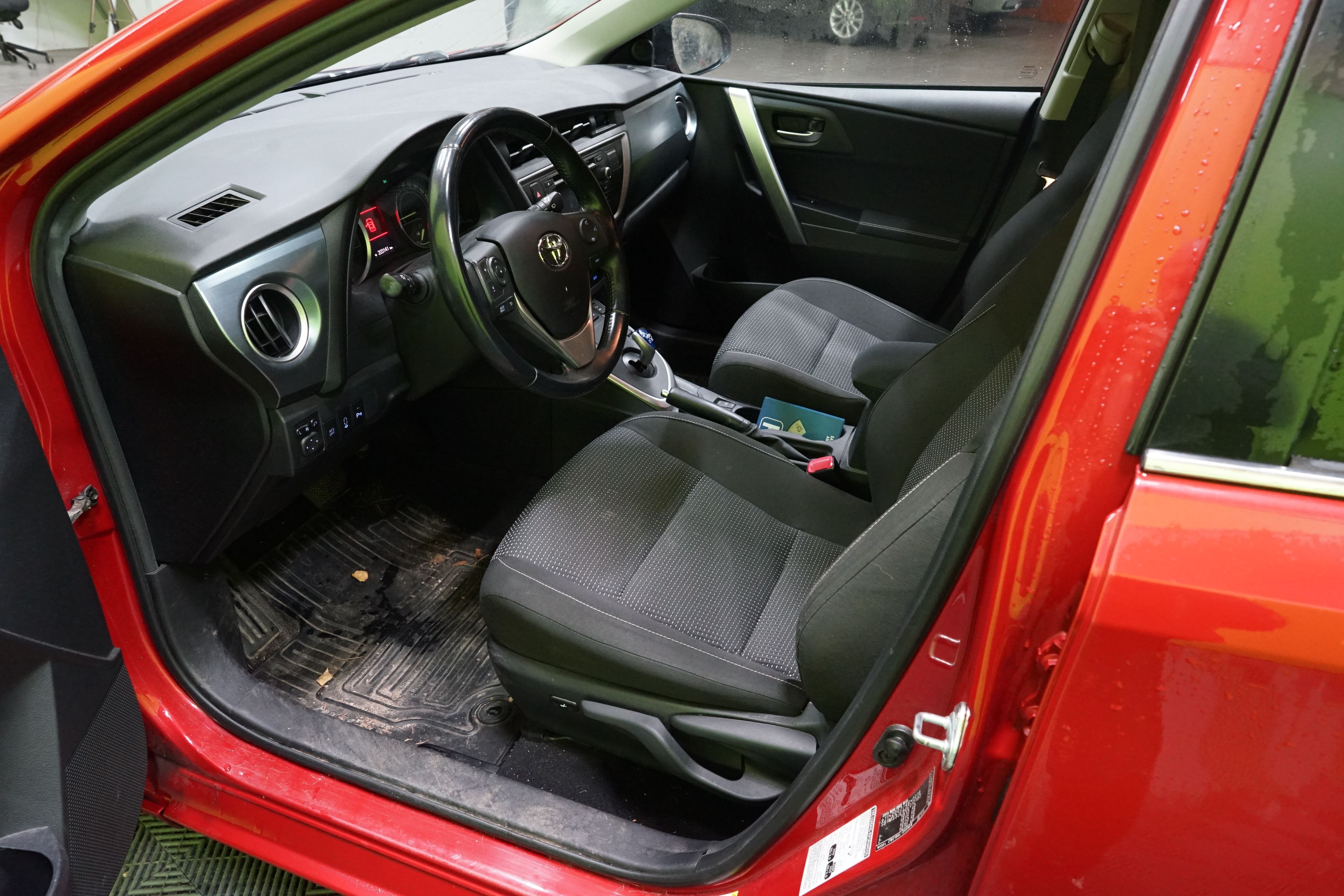 Toyota Auris 1,8 Hybrid Comfort 5ov 2013, bild 4/5