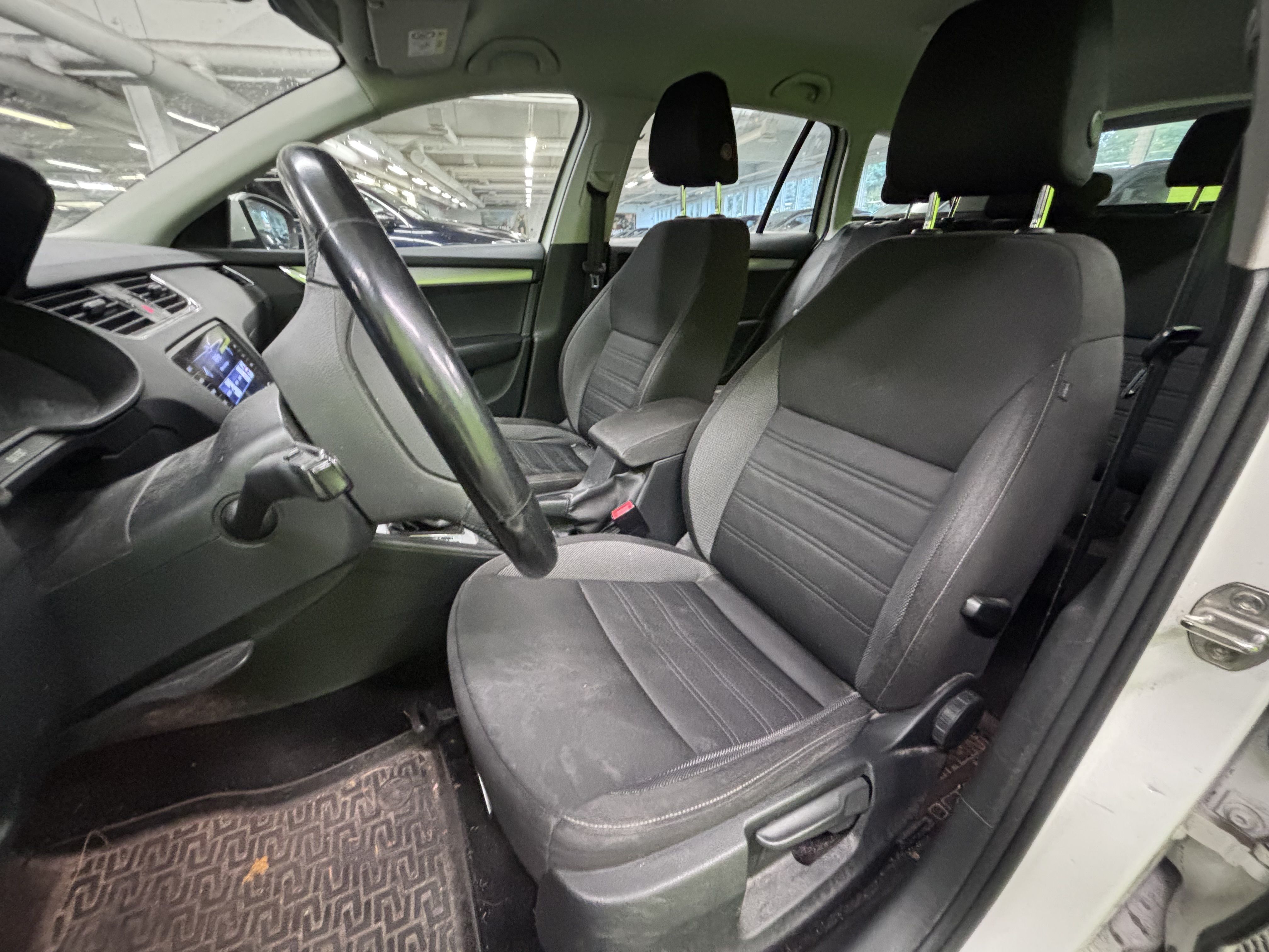 Skoda Octavia 2018, bild 4/5