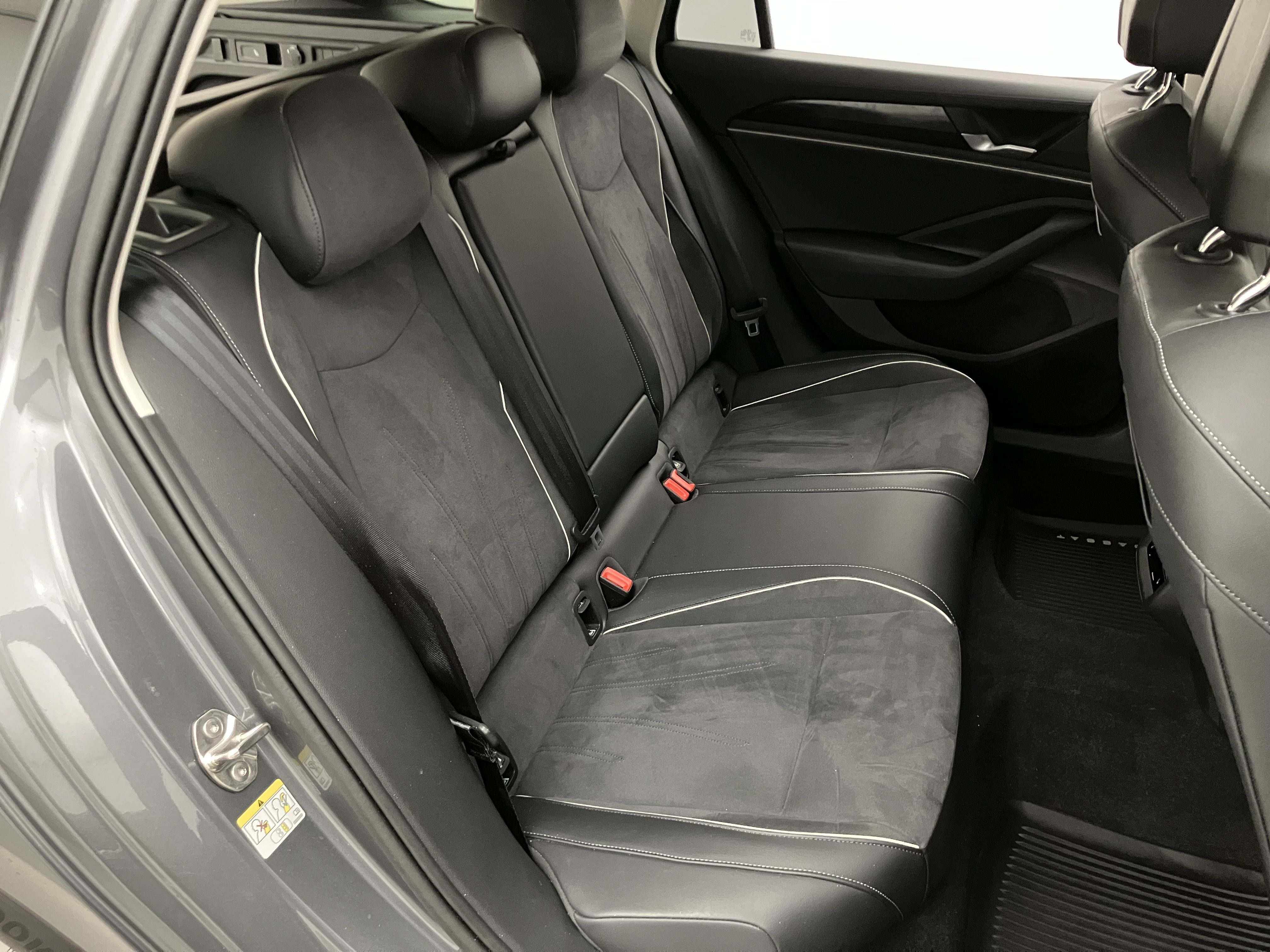 Volkswagen Passat 2025, photo 3/28