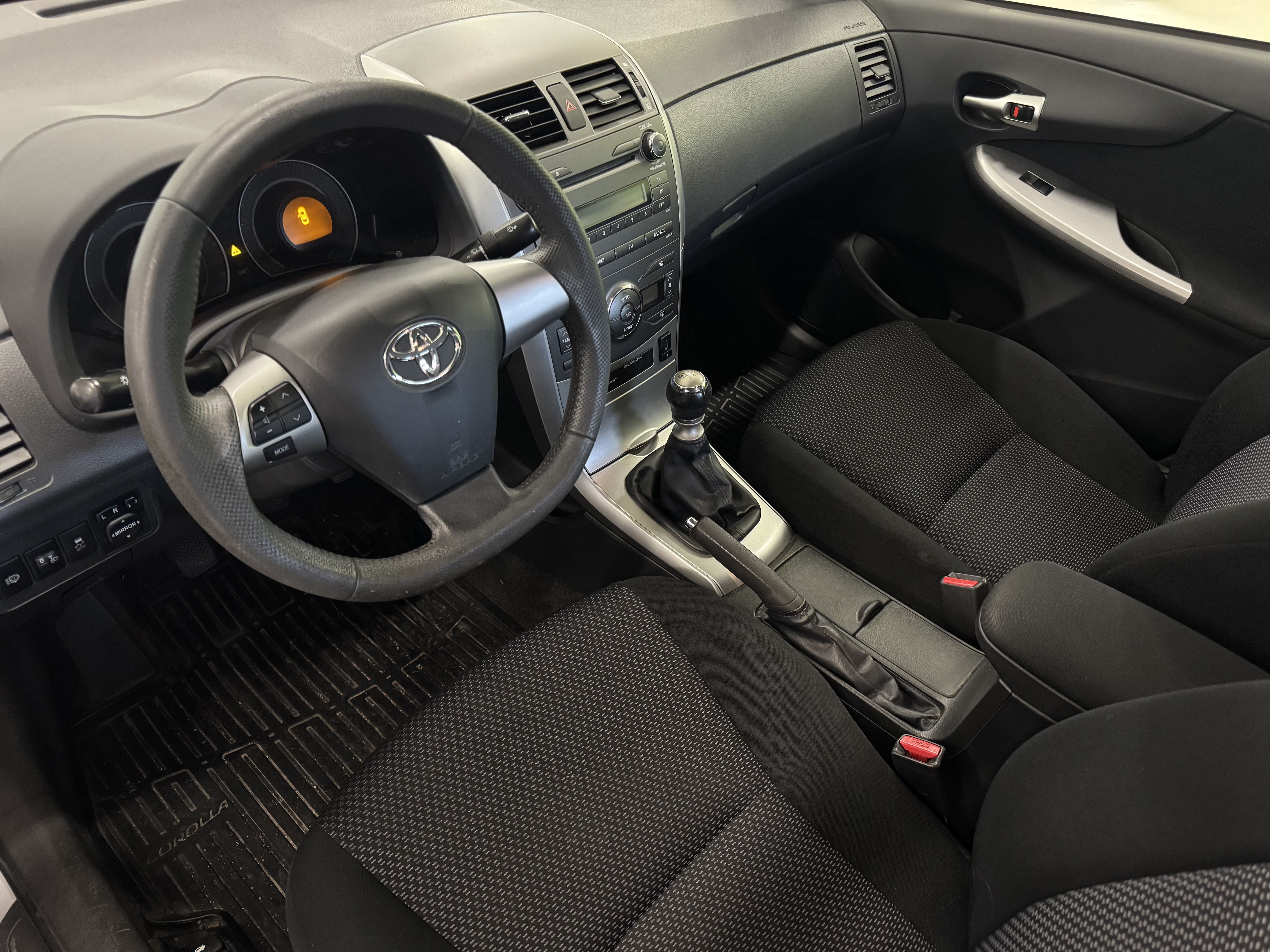Toyota Corolla 2010, bild 3/3