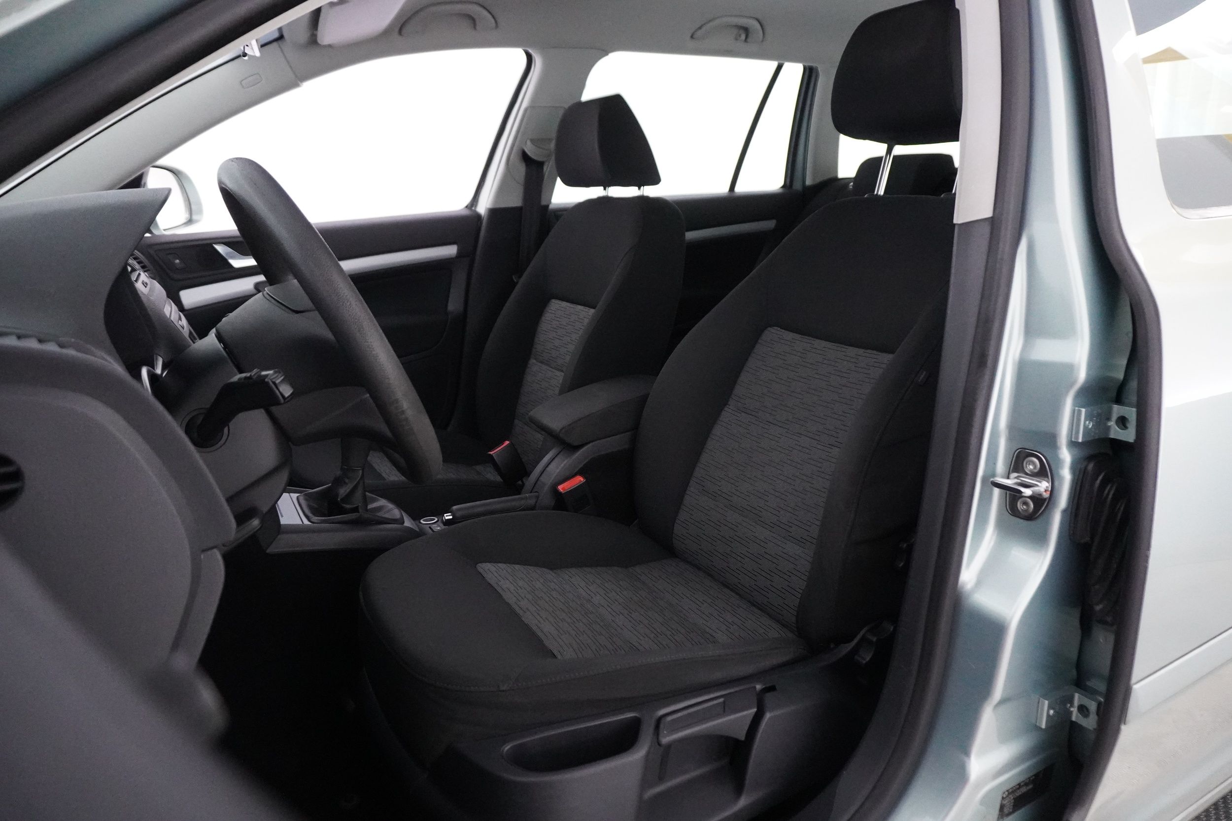 Skoda Octavia Combi 1,4 TSI Ambiente 2010, kuva 7/15