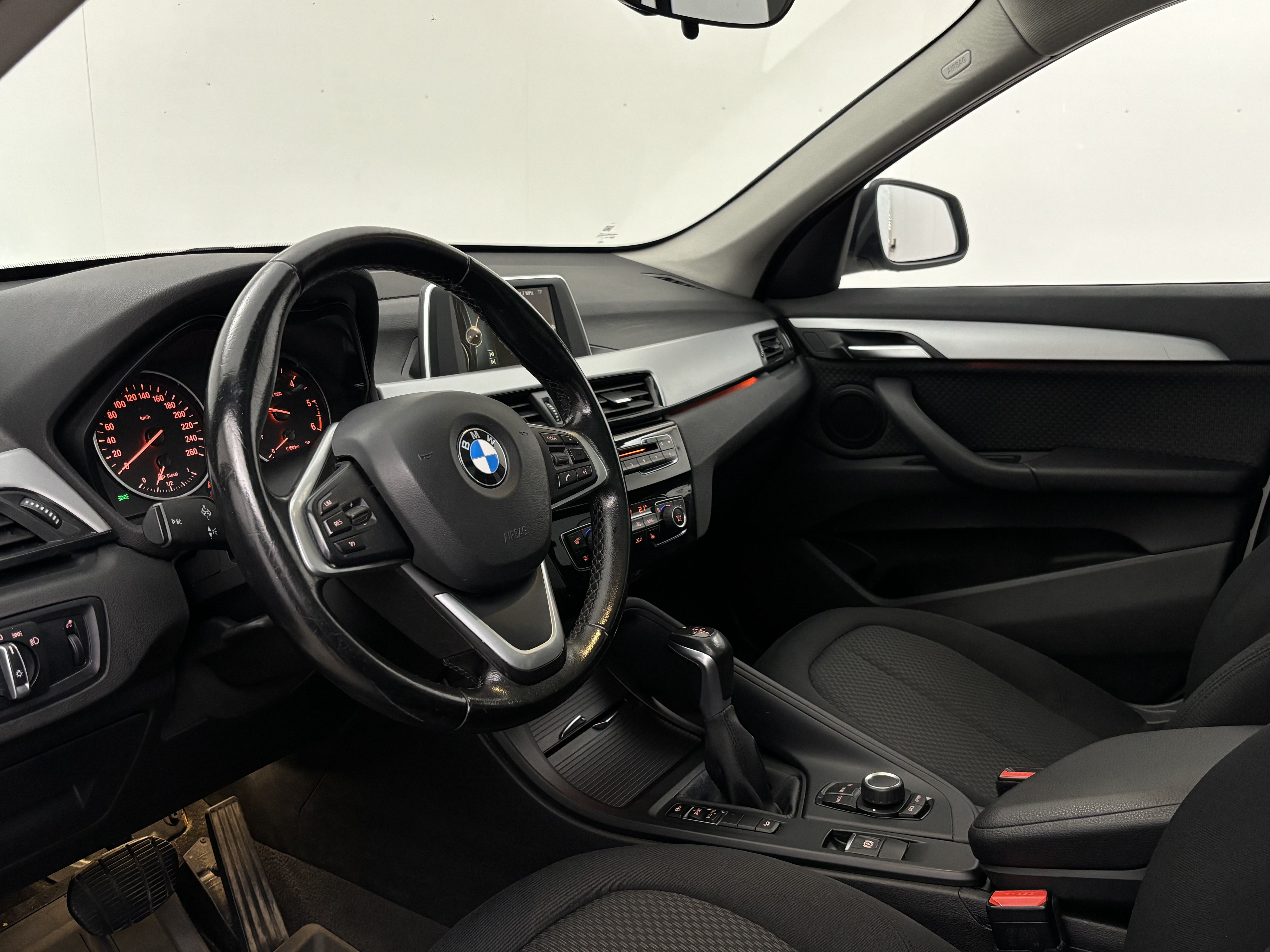 BMW X1 F48 xDrive18d A Business 2016, bild 5/25