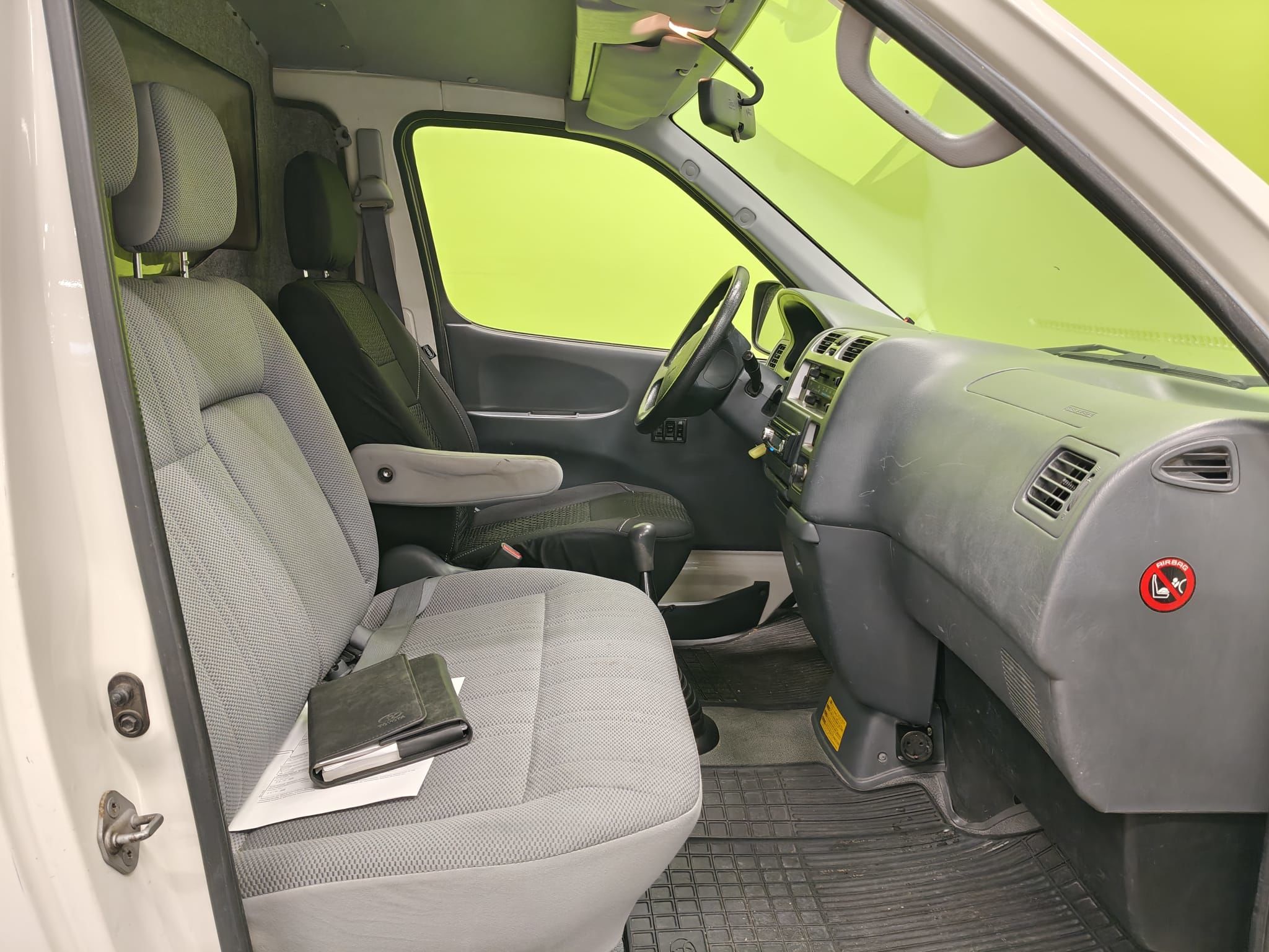 Toyota Hiace 2,5 D-4D 95 5ov pitkä 2008, photo 5/11