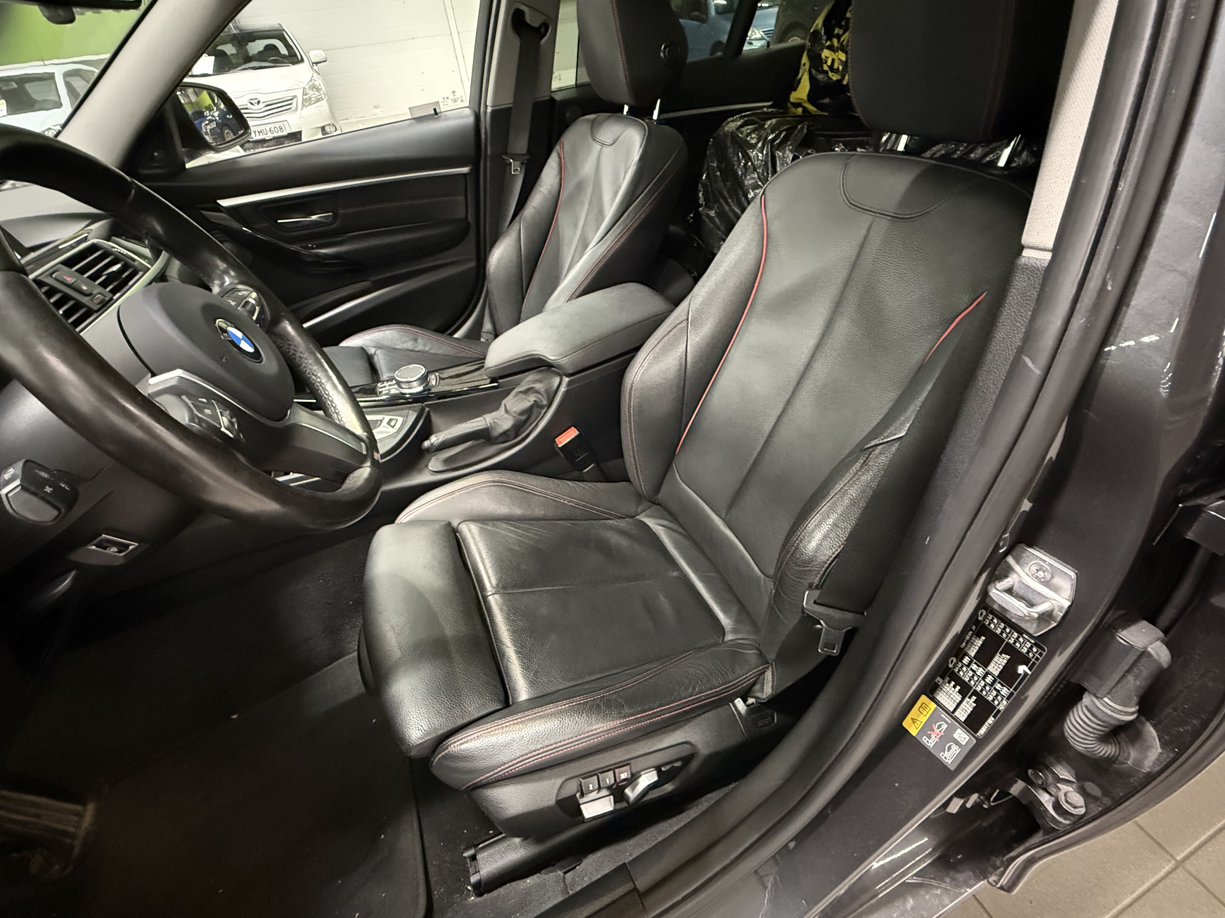 BMW 330 2017, bild 6/20