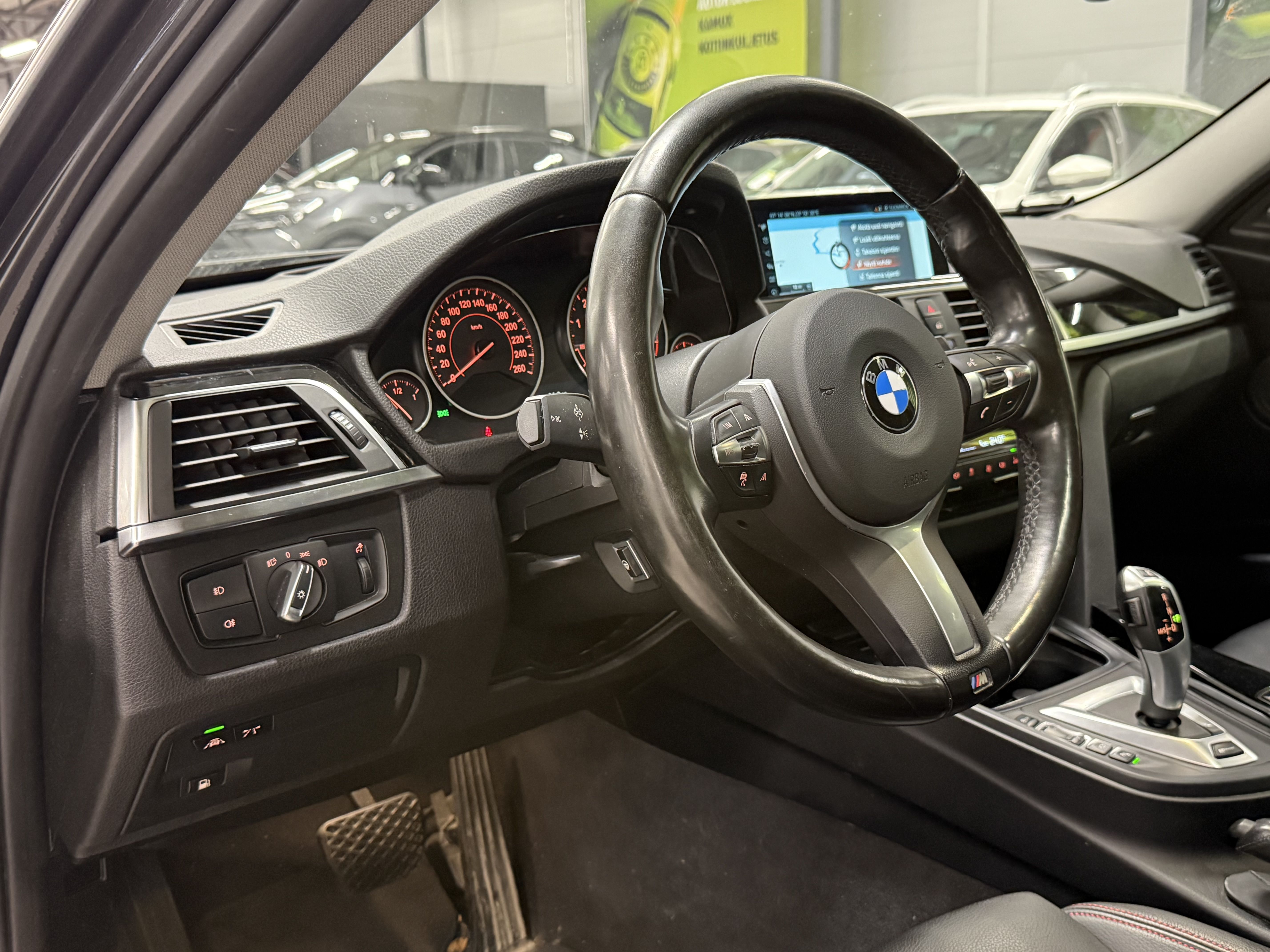 BMW 330 2017, bild 5/20