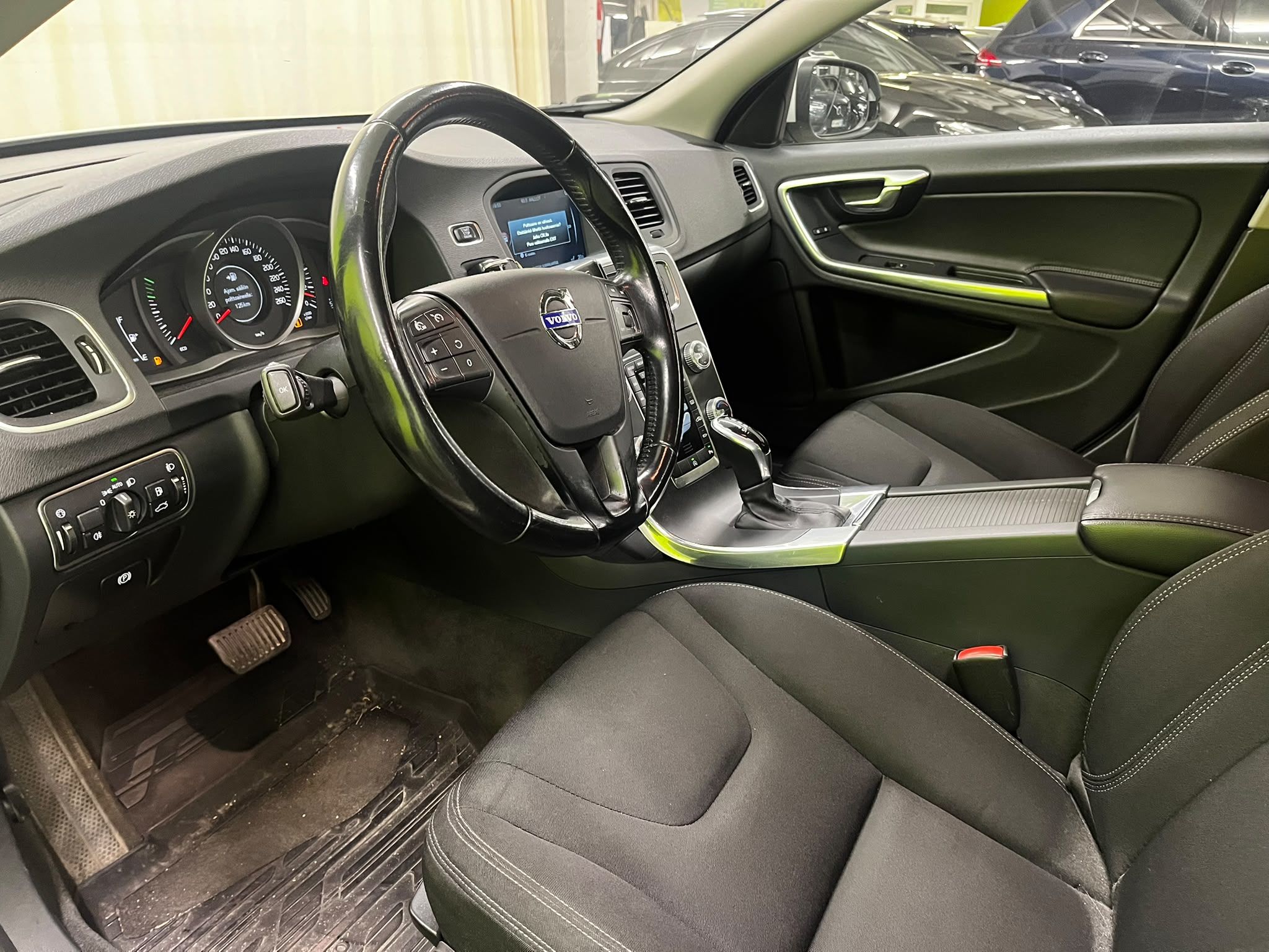 Volvo S60 D4 Kinetic aut 2015, bild 3/7