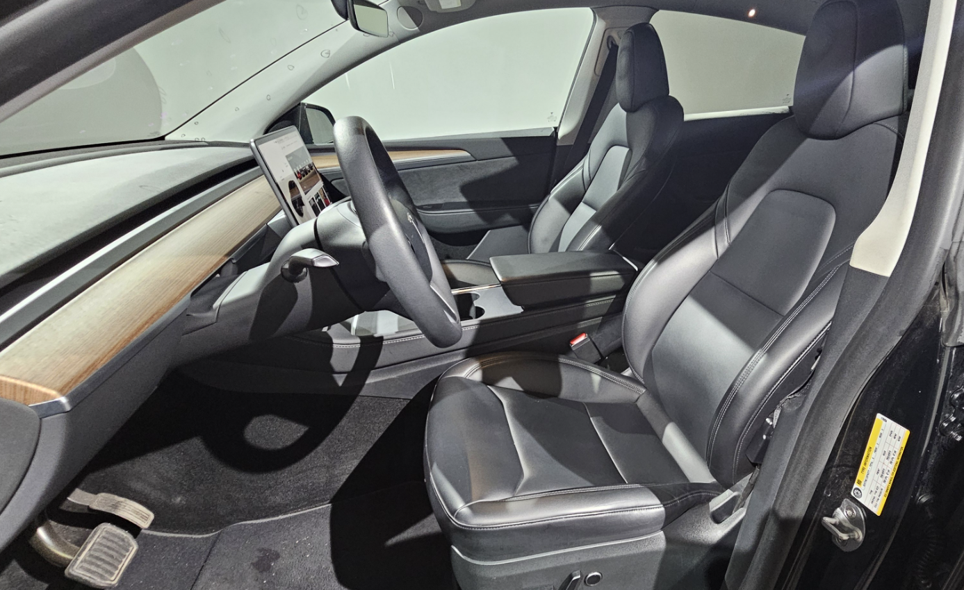 Tesla Model Y Long Range AWD 2023, photo 3/3