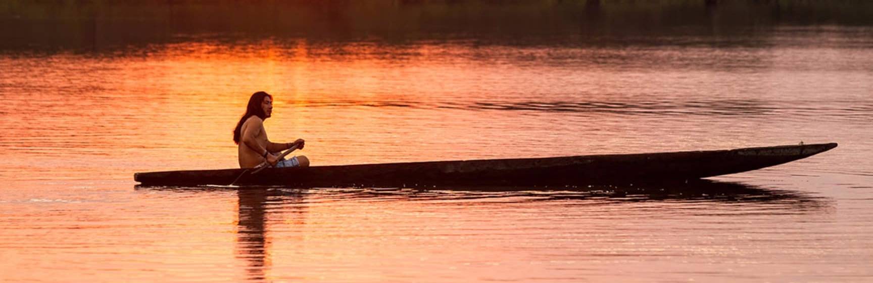 Amazonia indio barco