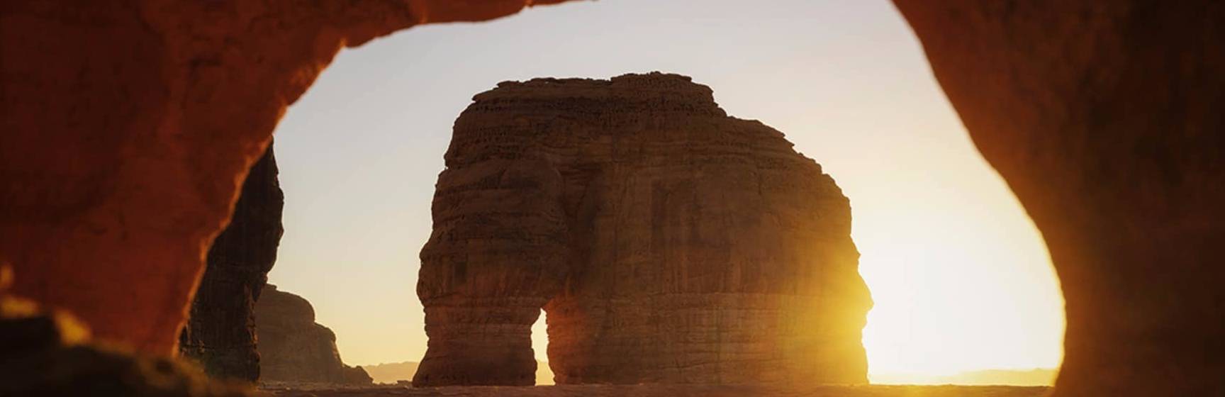 Arabia saudita elephant rock alula shutterstock