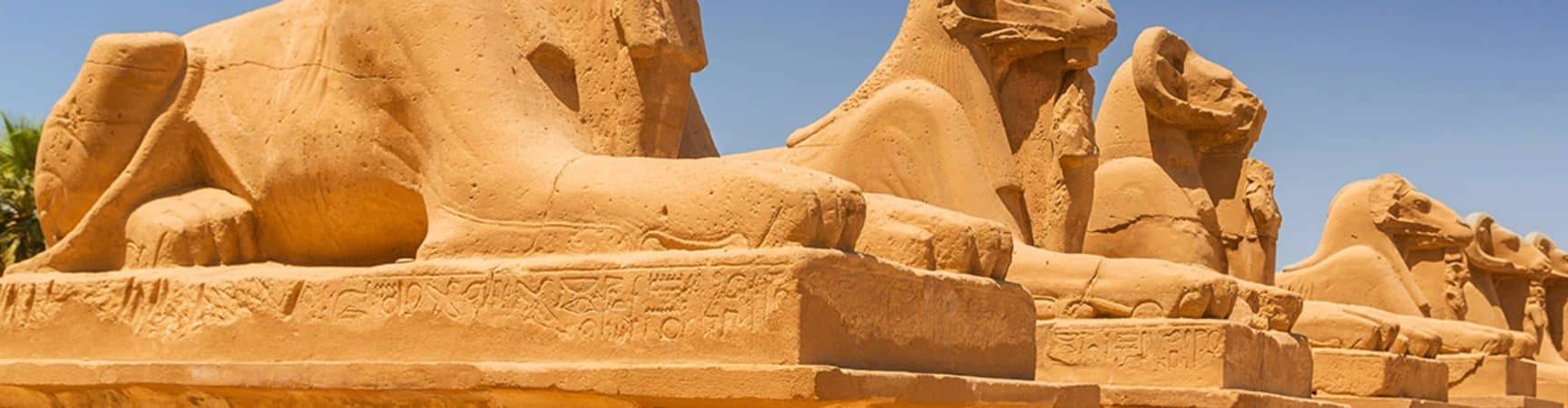 Detalhes no Templo Karnak, Luxor.