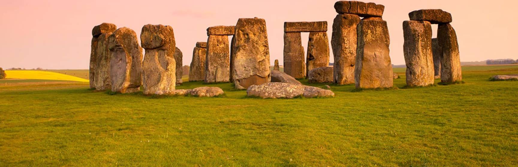 Entardecer no stonehenge inglaterra