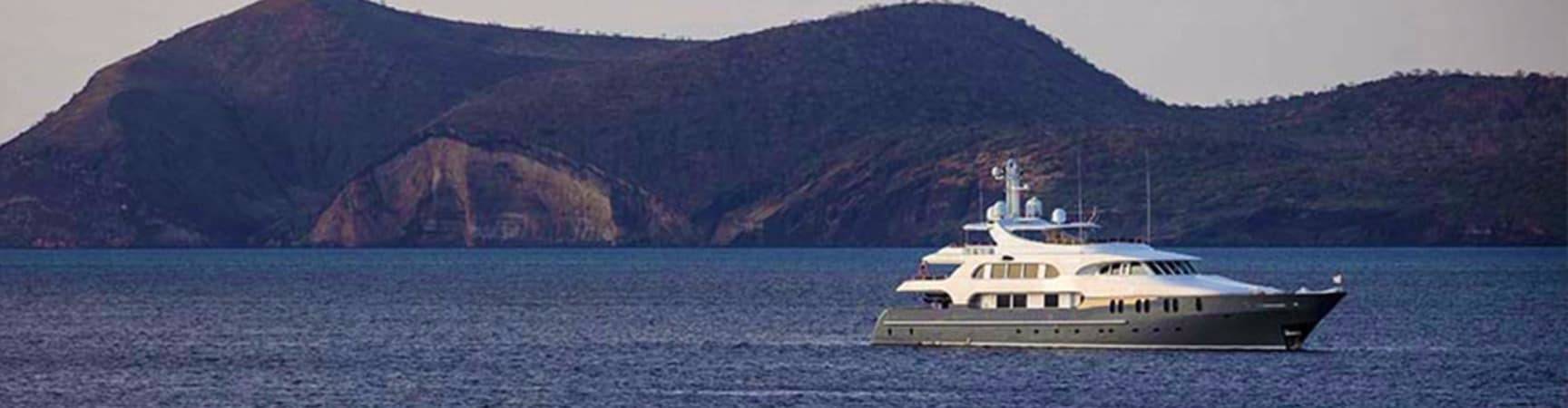 Iate aquaexpeditions galapagos aquamare mar ilha