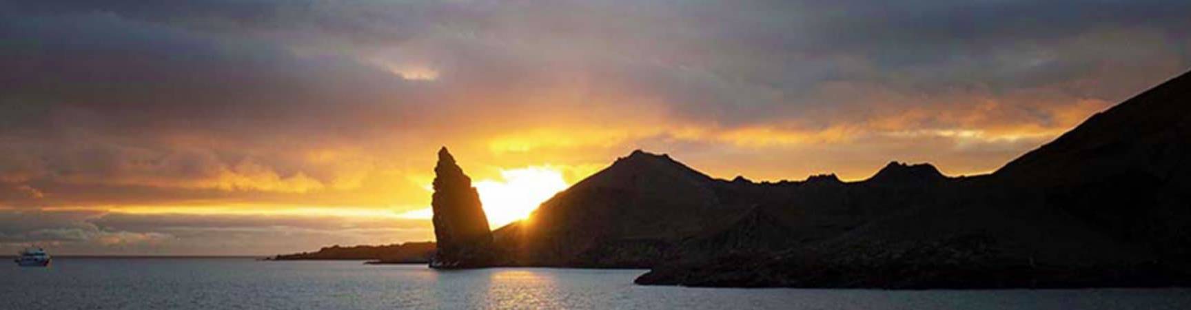 Iate aquaexpeditions galapagos aquamare mar montanha