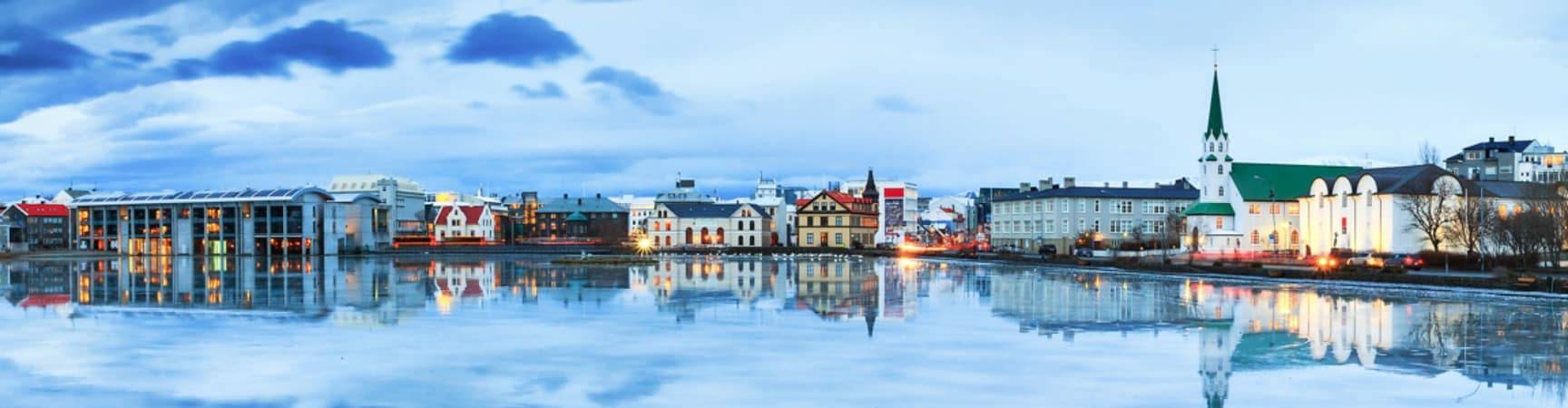 Panorâmica paisagem urbana Lago Tjornin, Reykjavik, Islândia