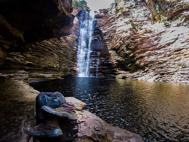Chamada diamantina cachoeira do buracao mochila e tenis