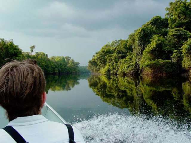 Cristalino lodge passeio de barco no rio
