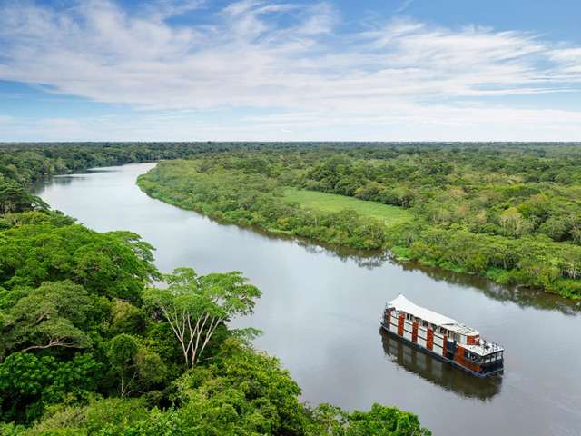 Aqua expeditions ariaamazon navio no rio