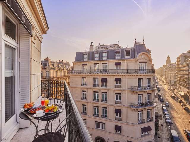 Hotel grand powers balcony