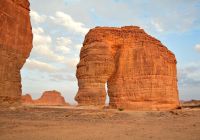 Arabia saudita vista elephant rock alula shutterstock
