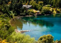 Lago localizado em Bariloche no Outono