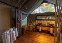 Botswana great plains selinda explorers tenda banheiro