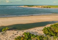 Casa daia brasil ceara praia em frente a fazenda encontro do rio remedios com o mar vista aerea