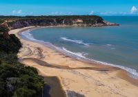 Ponta da juacema bahia caraiva vista oceano areia